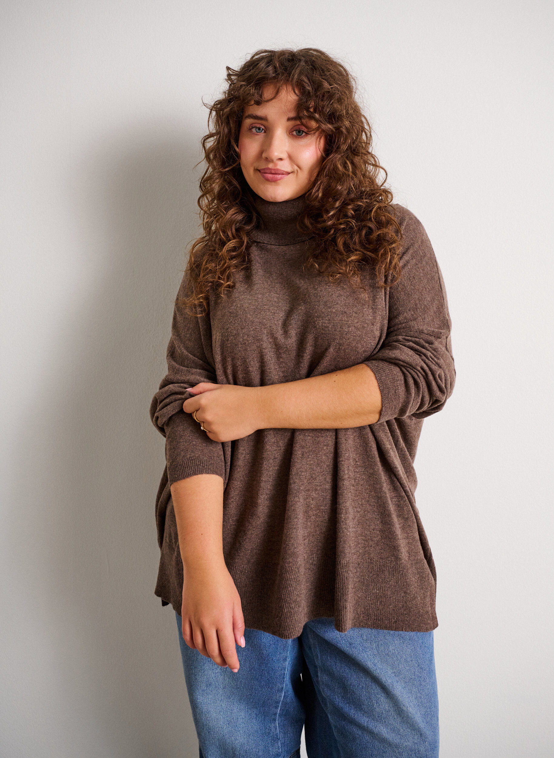 Pull &agrave; col roul&eacute; &agrave; coupe ample, Marron, Model