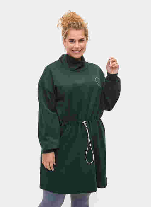 Robe pull à col montant avec taille ajustable