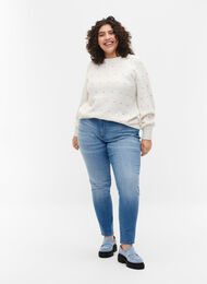 Jeans Emily à la coupe ajustée et à la taille normale, Blue denim, Model