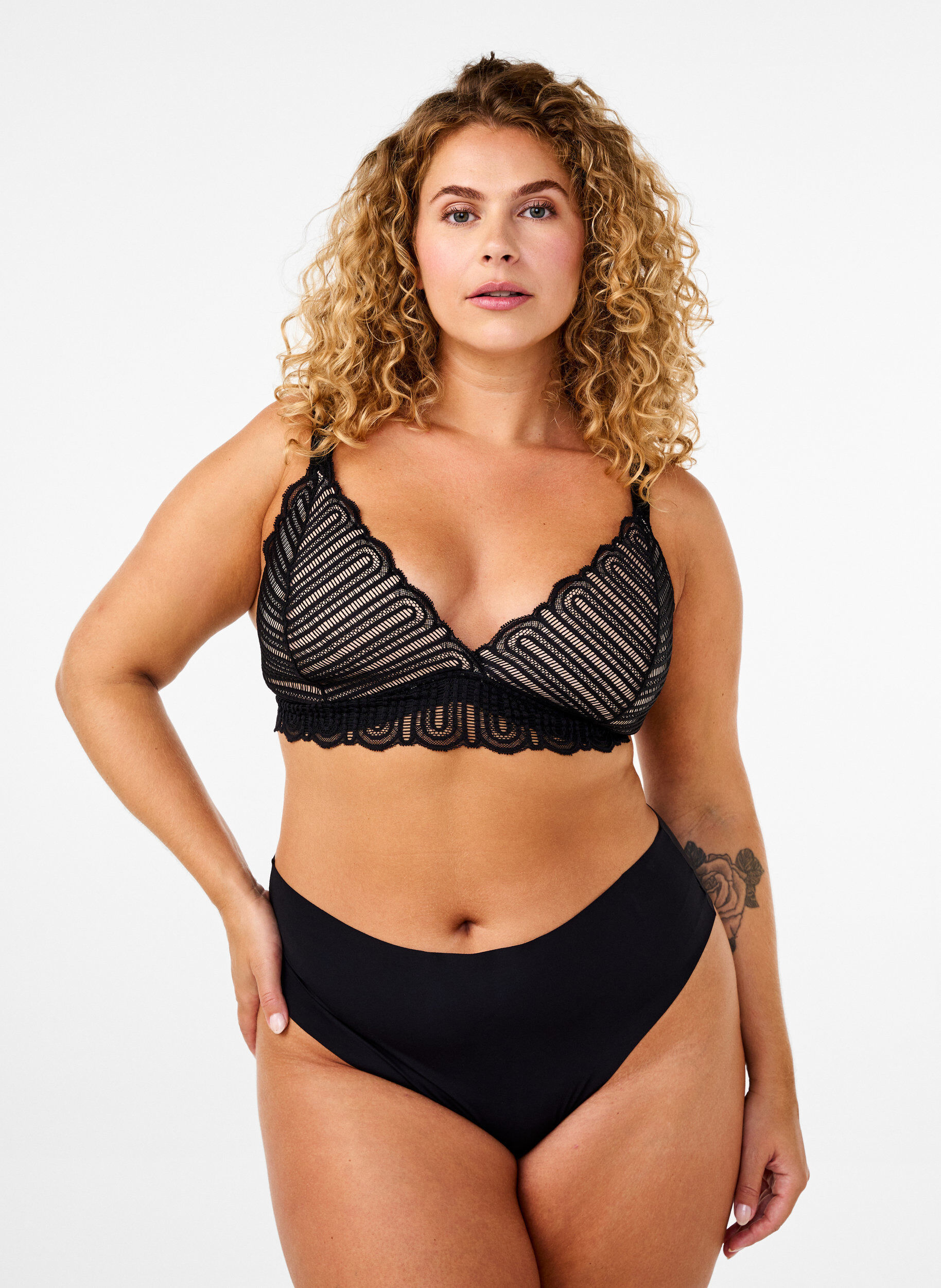ZizziBralette met kant en zachte vulling, Zwart, Model image number 1