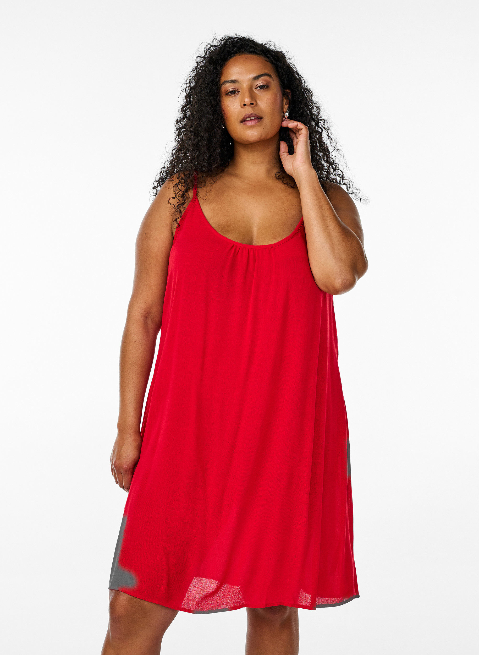 Zizzi Robe en viscose &agrave; n&oelig;uds de couleur unie, Rouge, Model image number 1