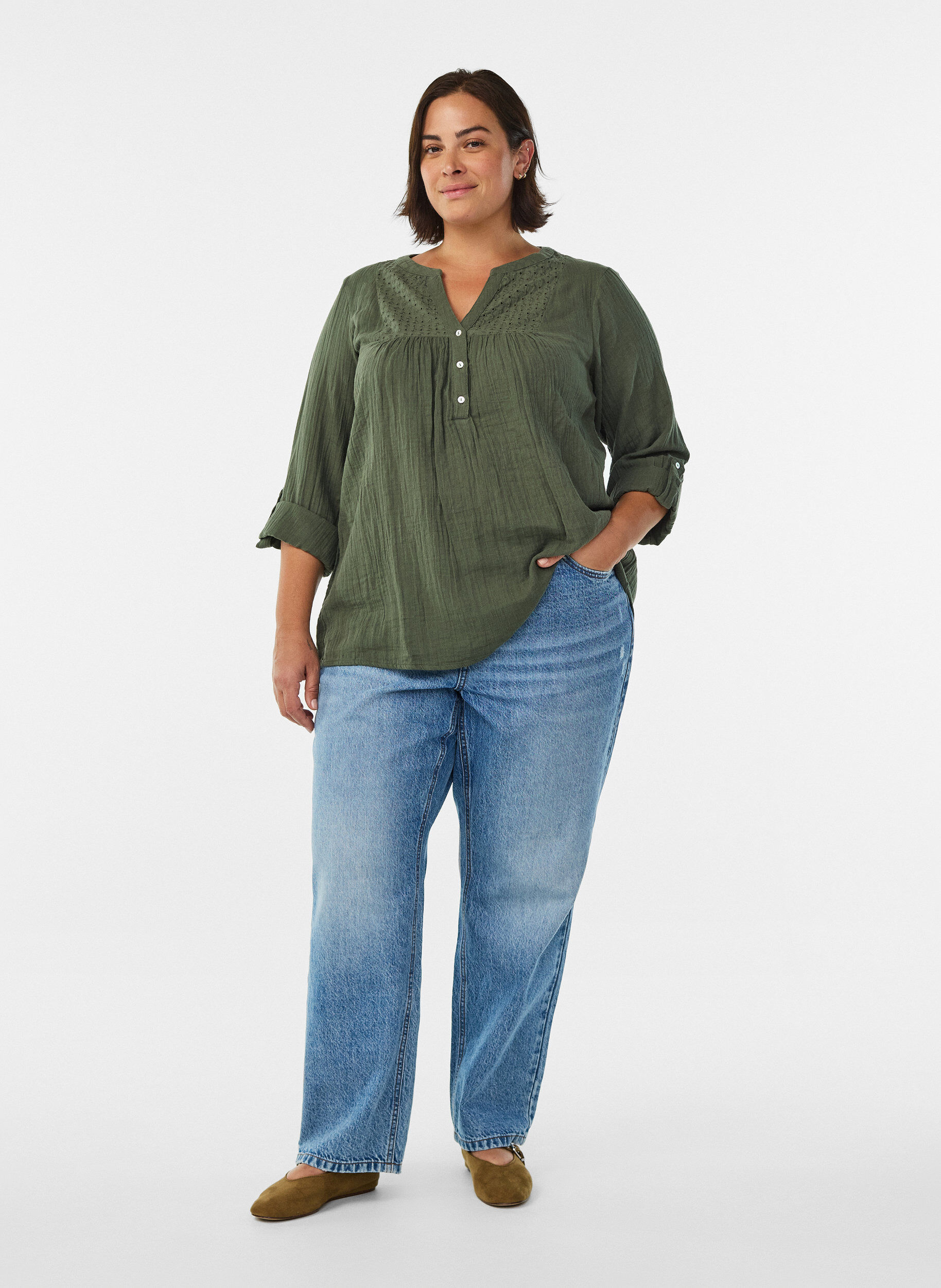 ZizziBlouse in katoenen mousseline met broderie anglaise, Groen, Model image number 1