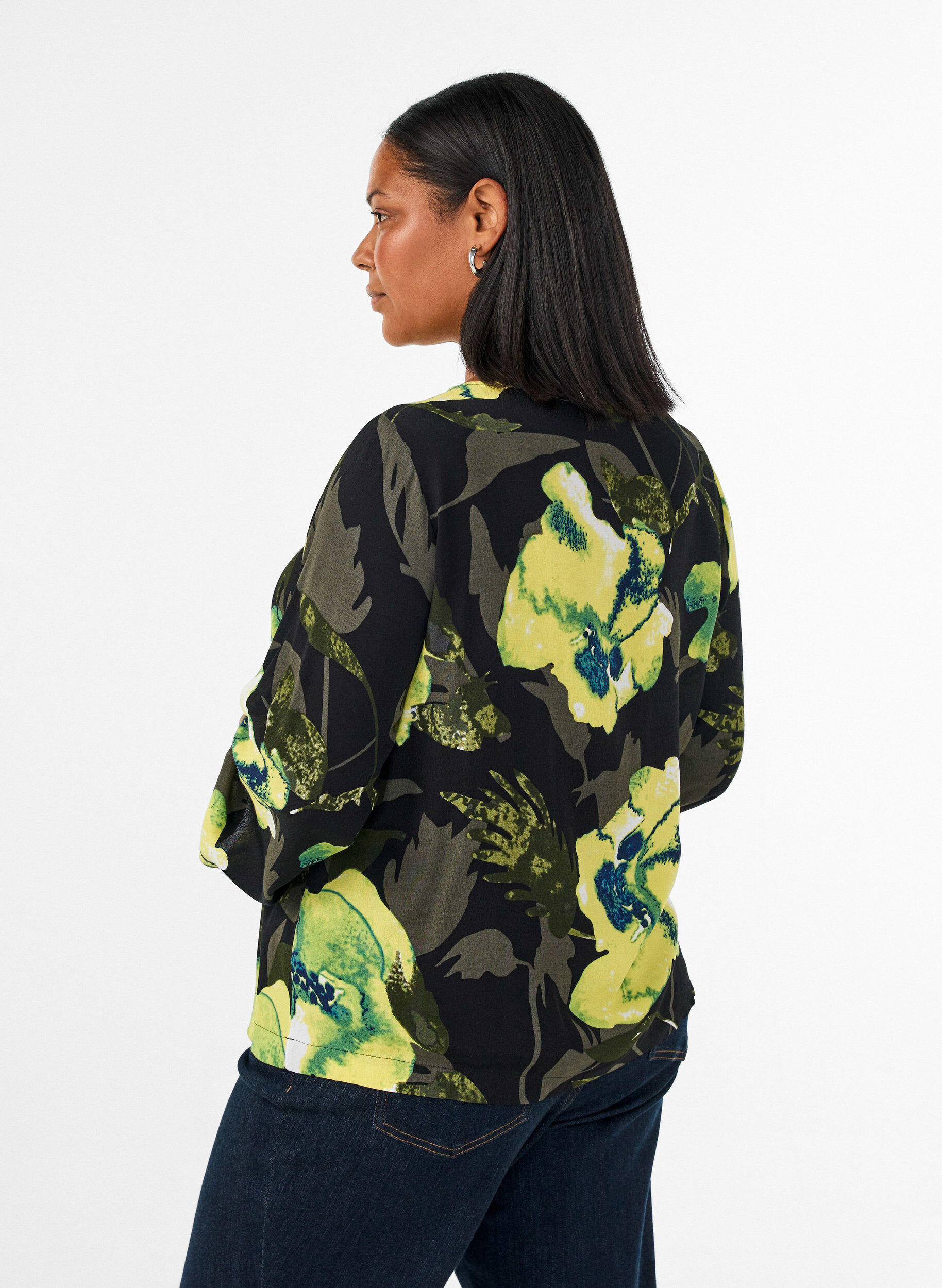 ZizziBlouse &agrave; fleurs avec col bateau et manches larges, Noir, Model image number 2