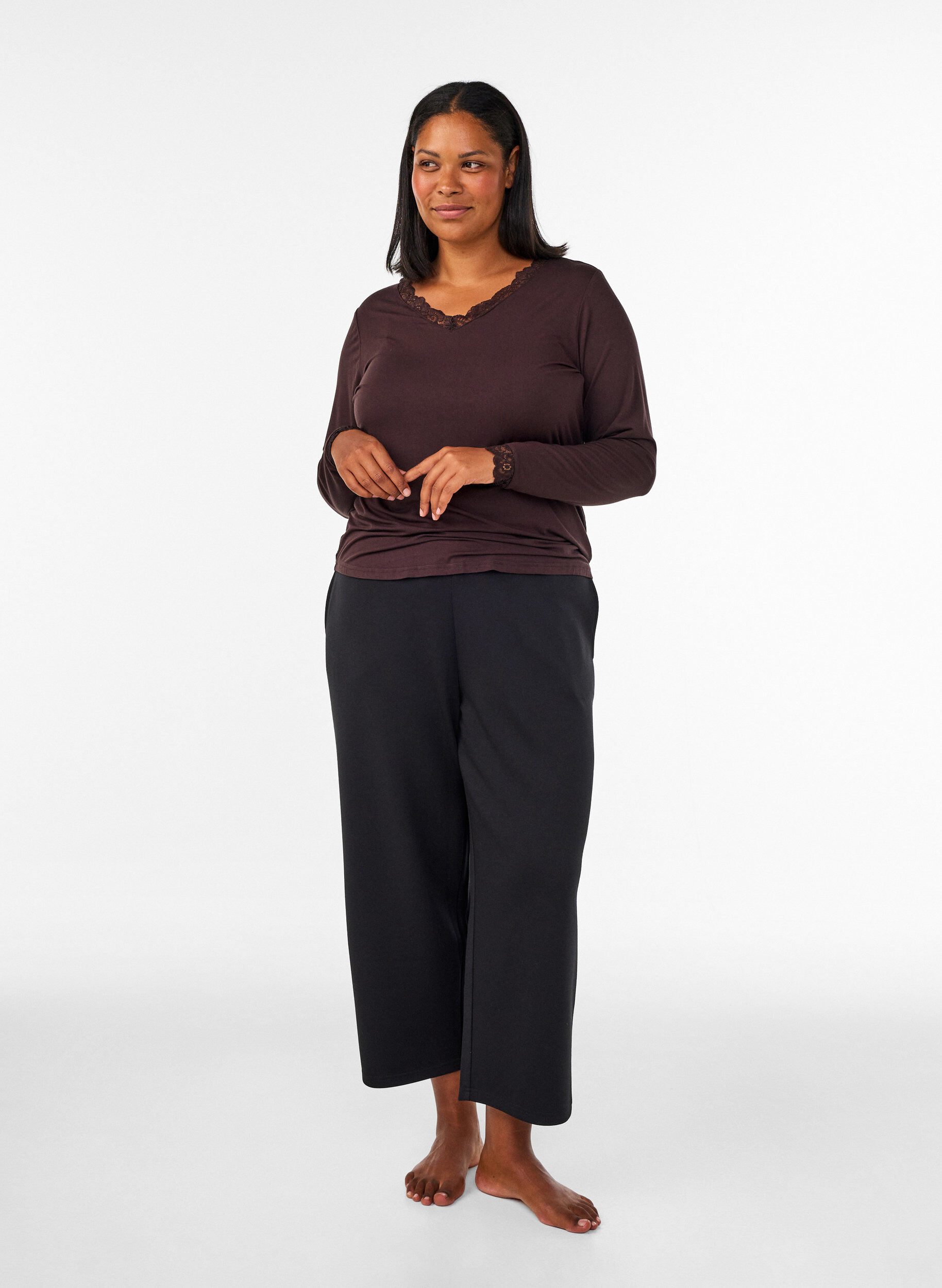 ZizziBlouse en viscose avec d&eacute;tails en dentelle et col en V, Marron, Model image number 1