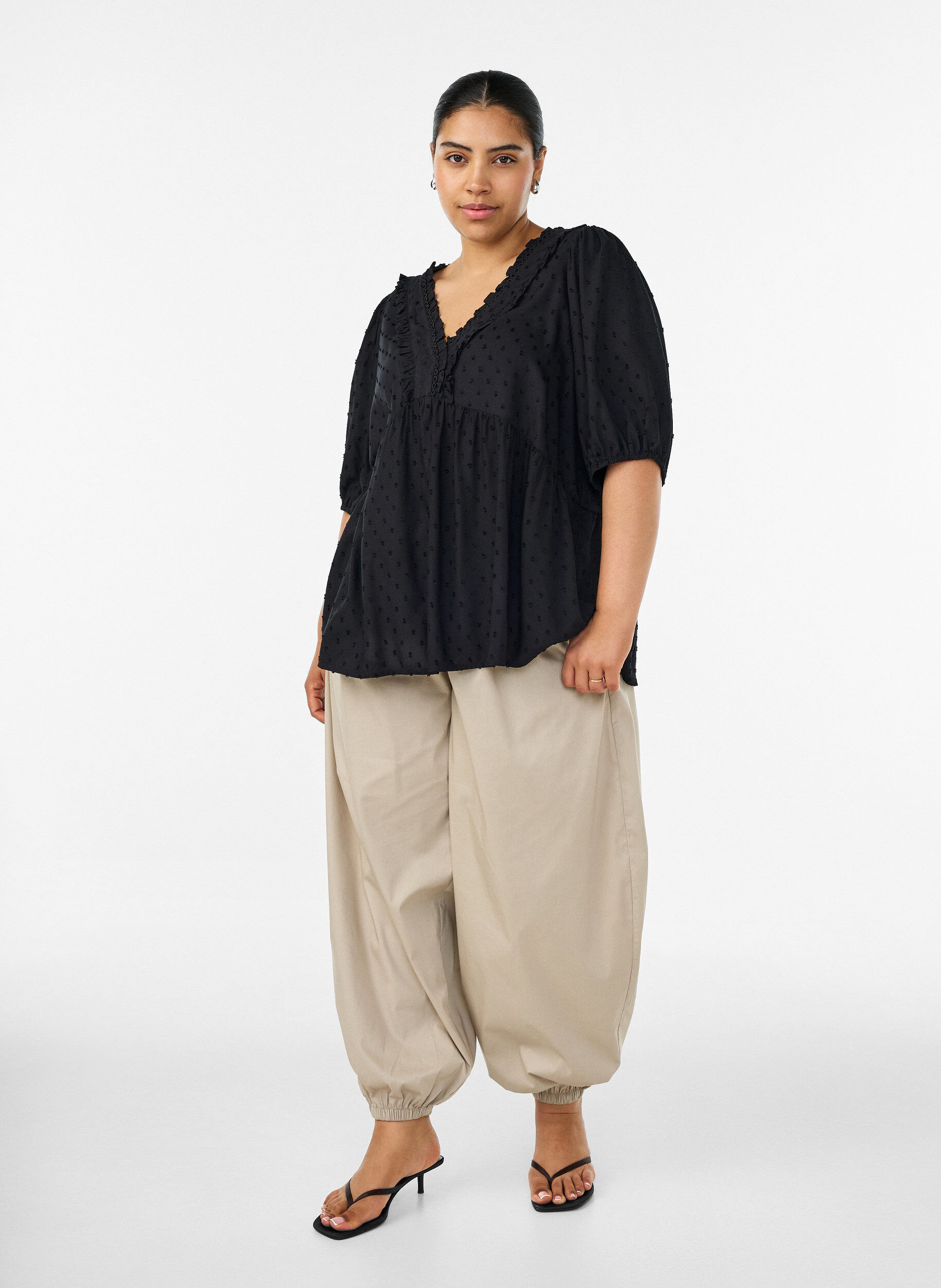 ZizziViscose blouse met een stippenstructuur en V-hals, Zwart, Model image number 1