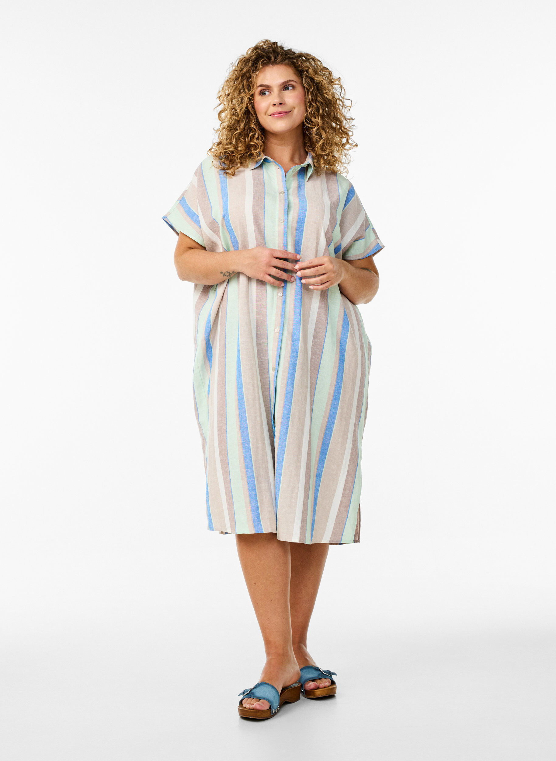 Zizzi Chemise longue en viscose et en lin, Bleu, Model image number 1