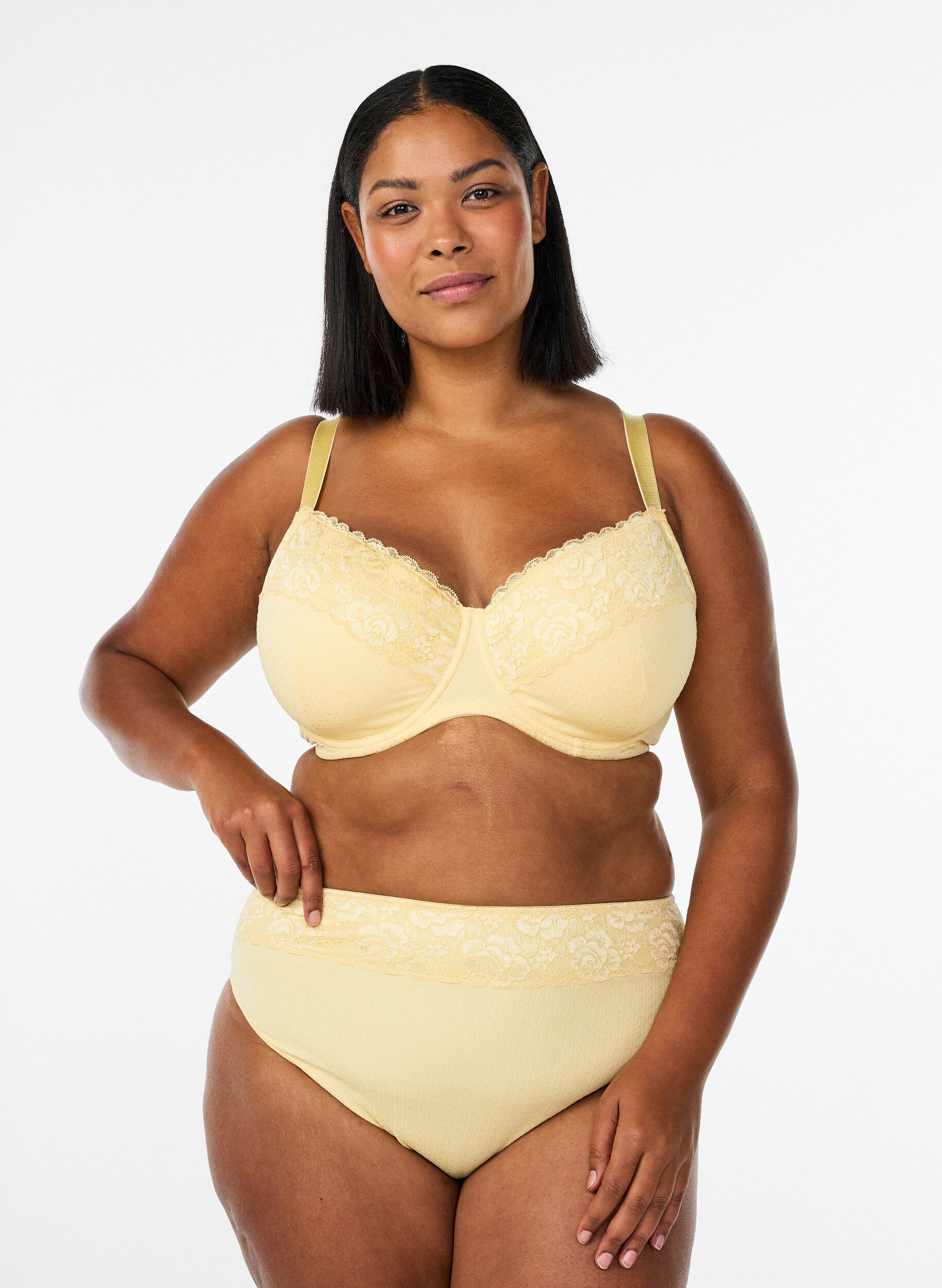 Zizzi Soutien-gorge rembourr&eacute; avec dentelle et texture dobby, Jaune clair, Model image number 1