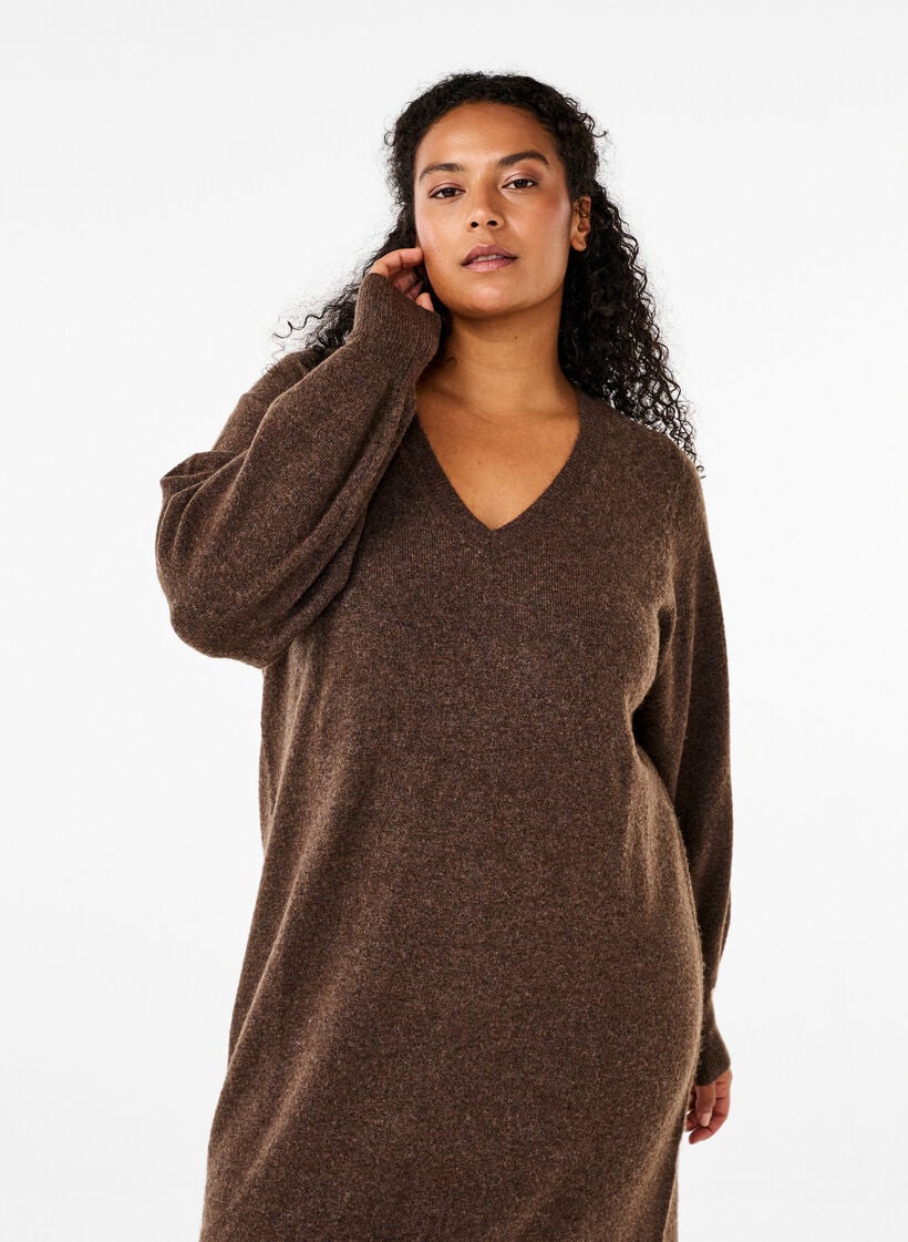 Gebreide jurk met lange mouwen en V-hals, Bruin, Model image number 2