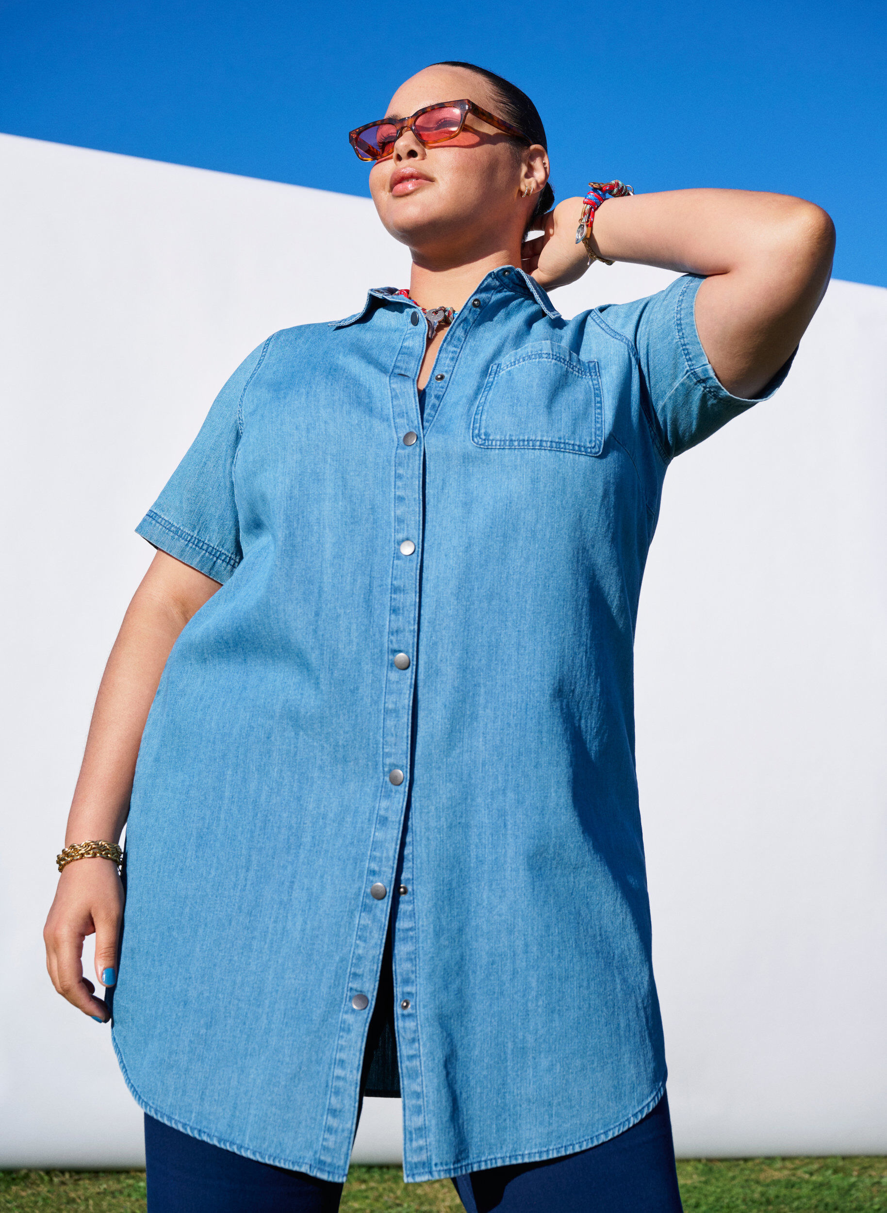 ZizziRobe chemise en denim &agrave; manches courtes, Bleu Clair, Image image number 0