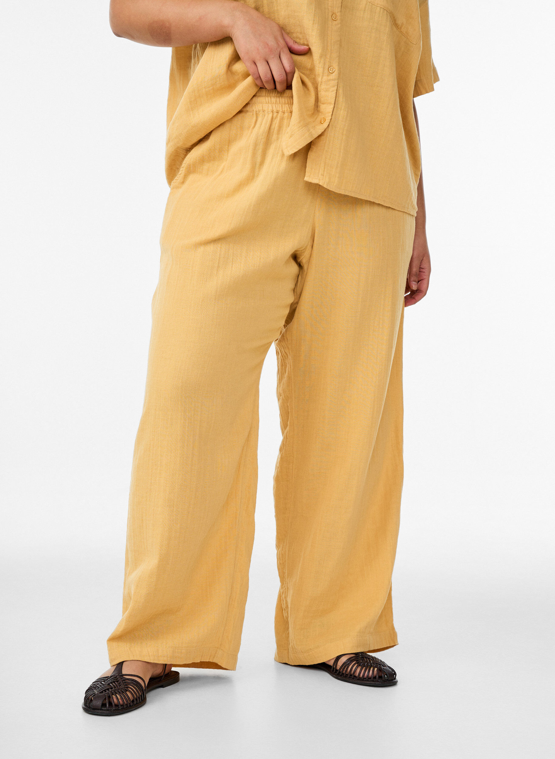 ZizziHigh-waist katoenen mousseline broek met losse pijpen, Geel, Model image number 2