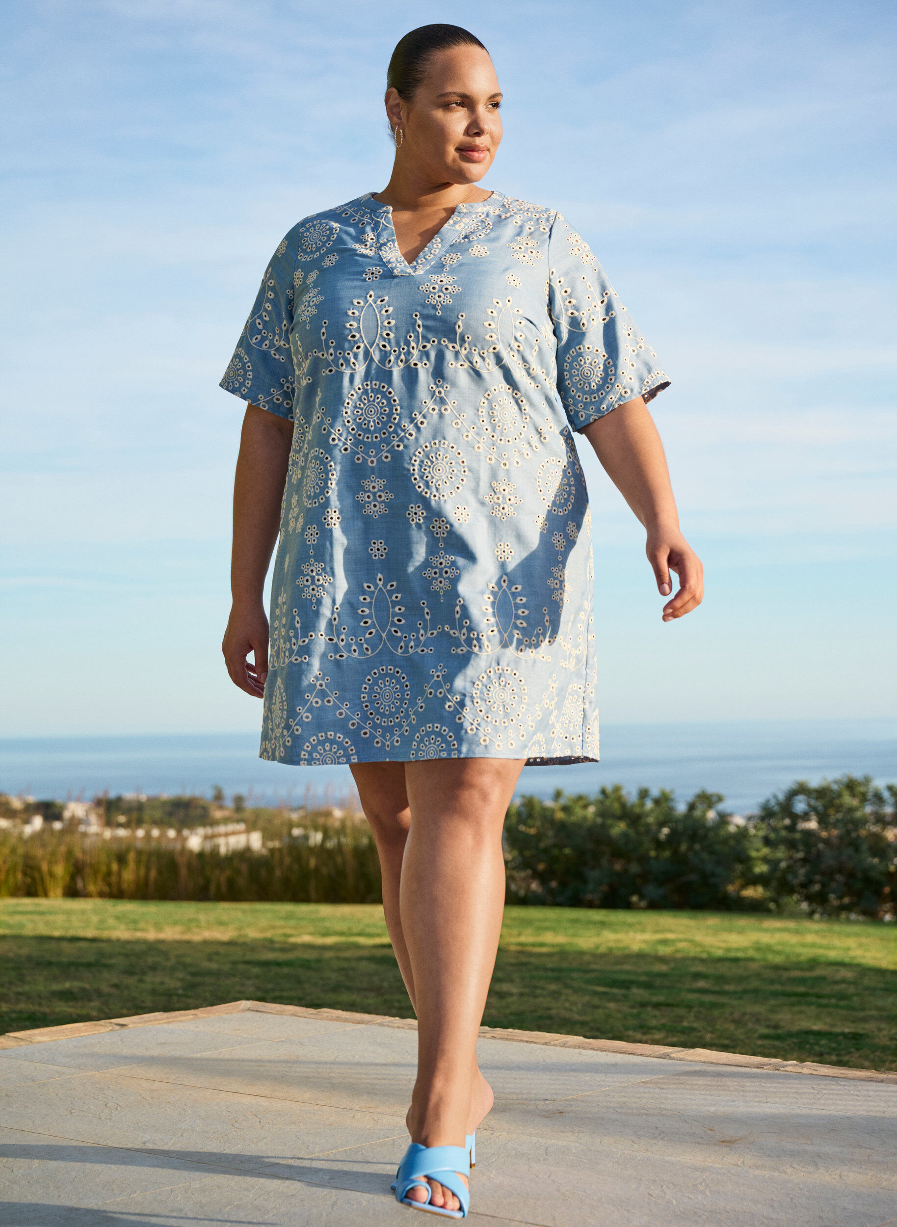 ZizziKorte jurk met een decoratief opengewerkt patroon, Blauw, Image image number 0