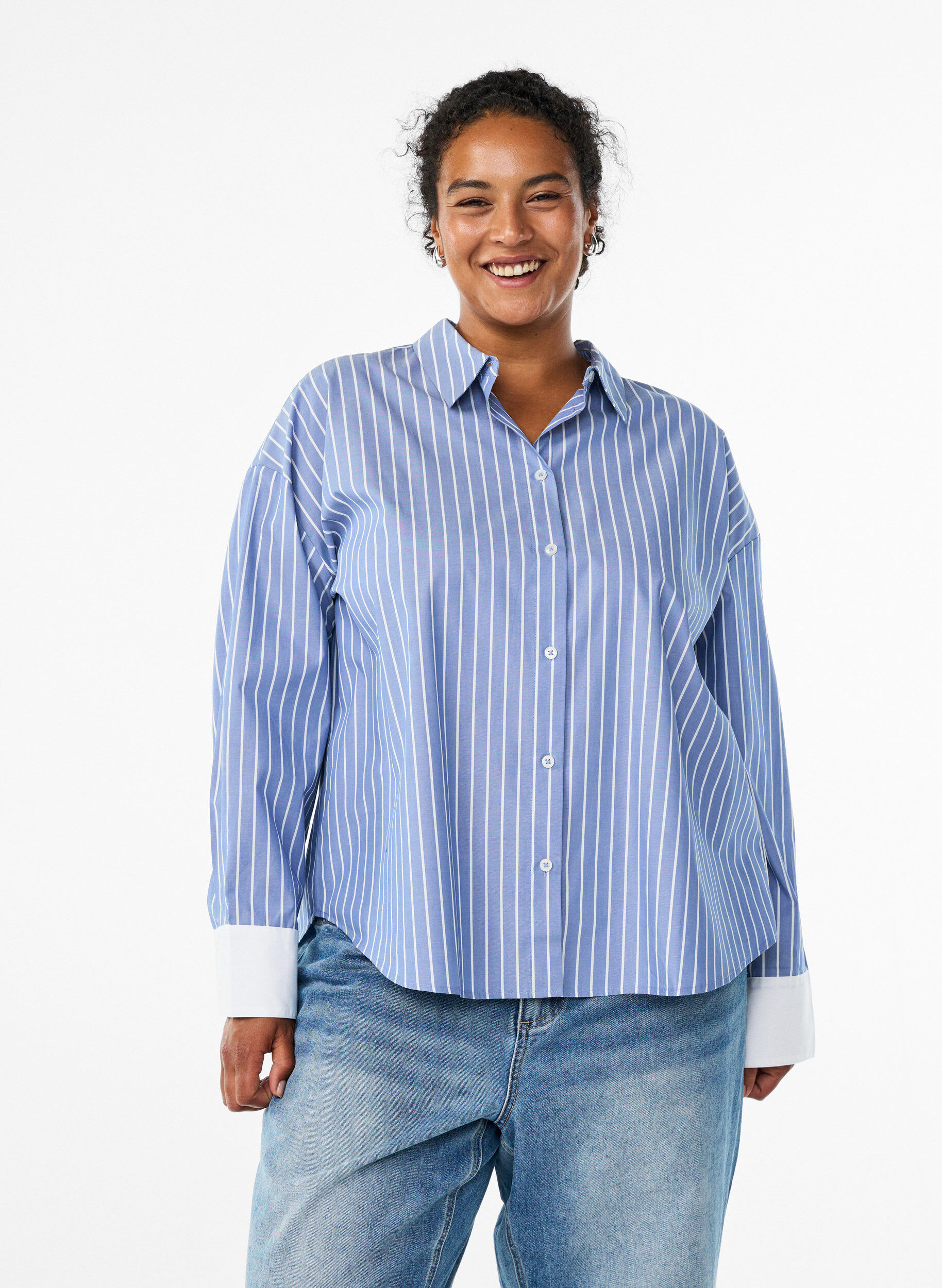 Gestreept shirt met contrasterende manchetten, Blauw, Model