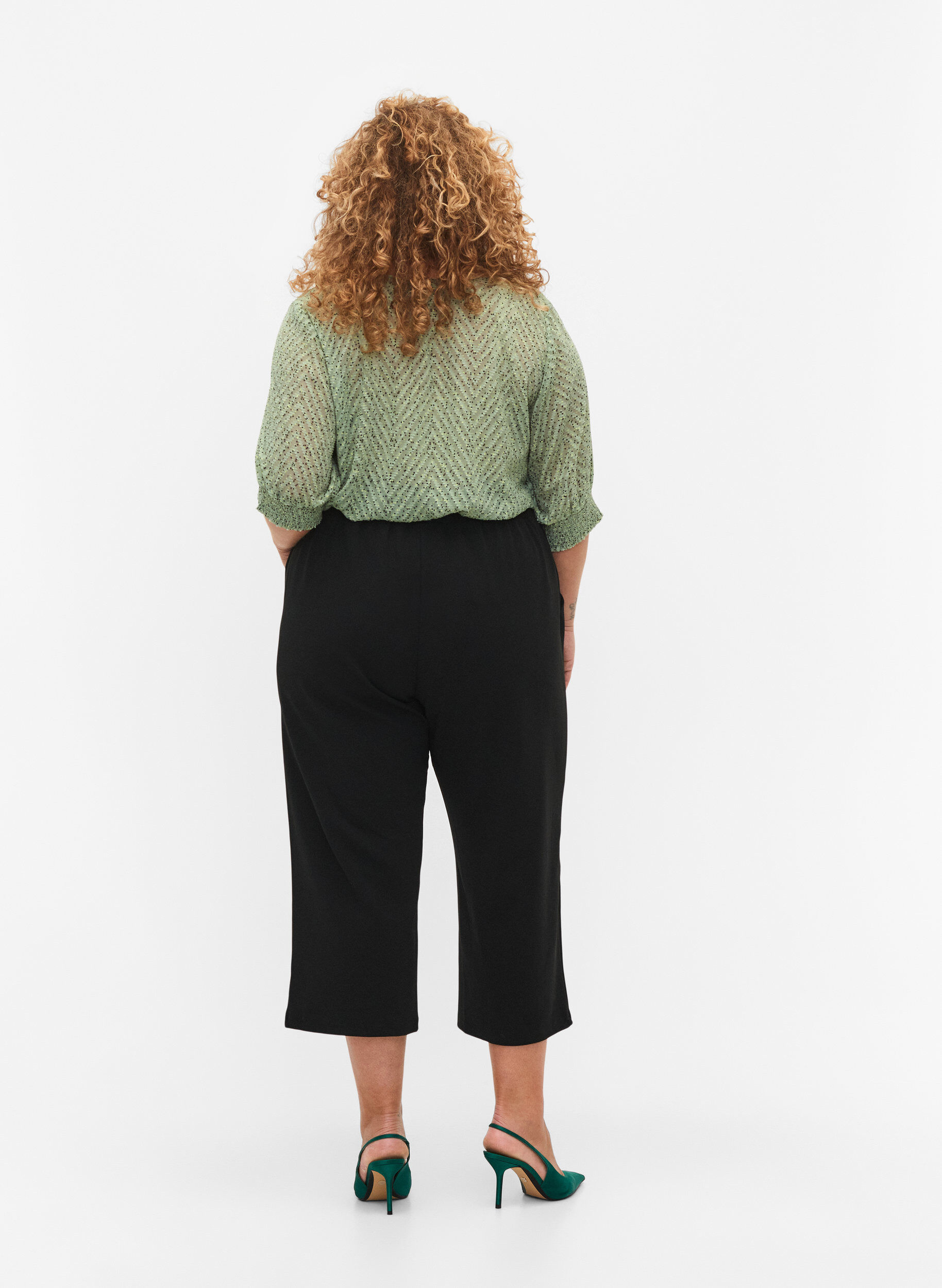 Zizzi7/8 broek met losse pasvorm, Zwart, Model image number 1