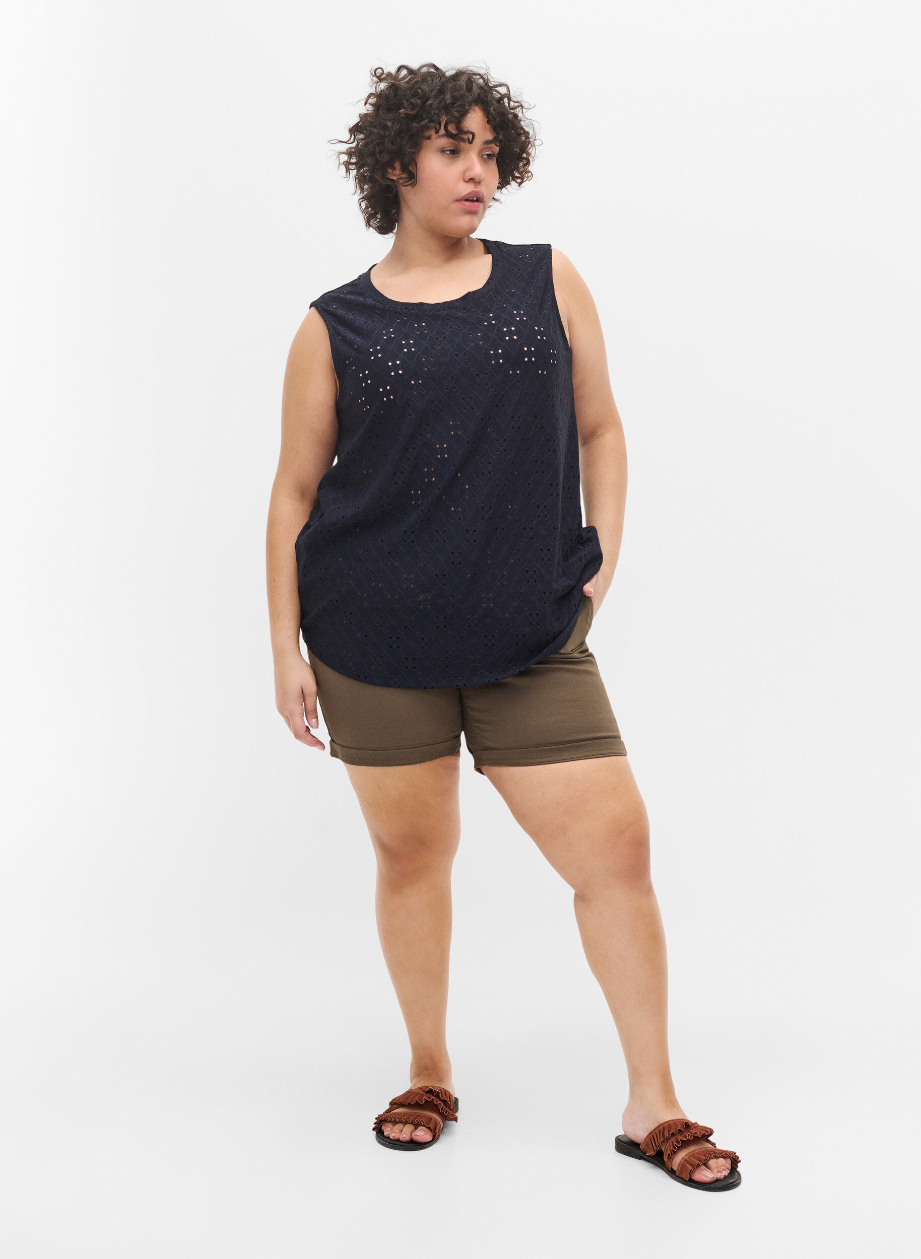 Zizzi Haut avec broderie anglaise, Night Sky, Model image number 2