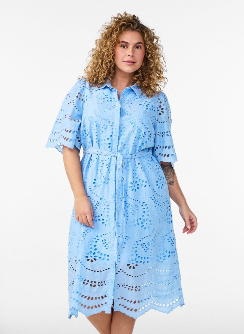 Robe chemise en broderie anglaise avec une ceinture &agrave; nouer, Bleu, Model image number 0