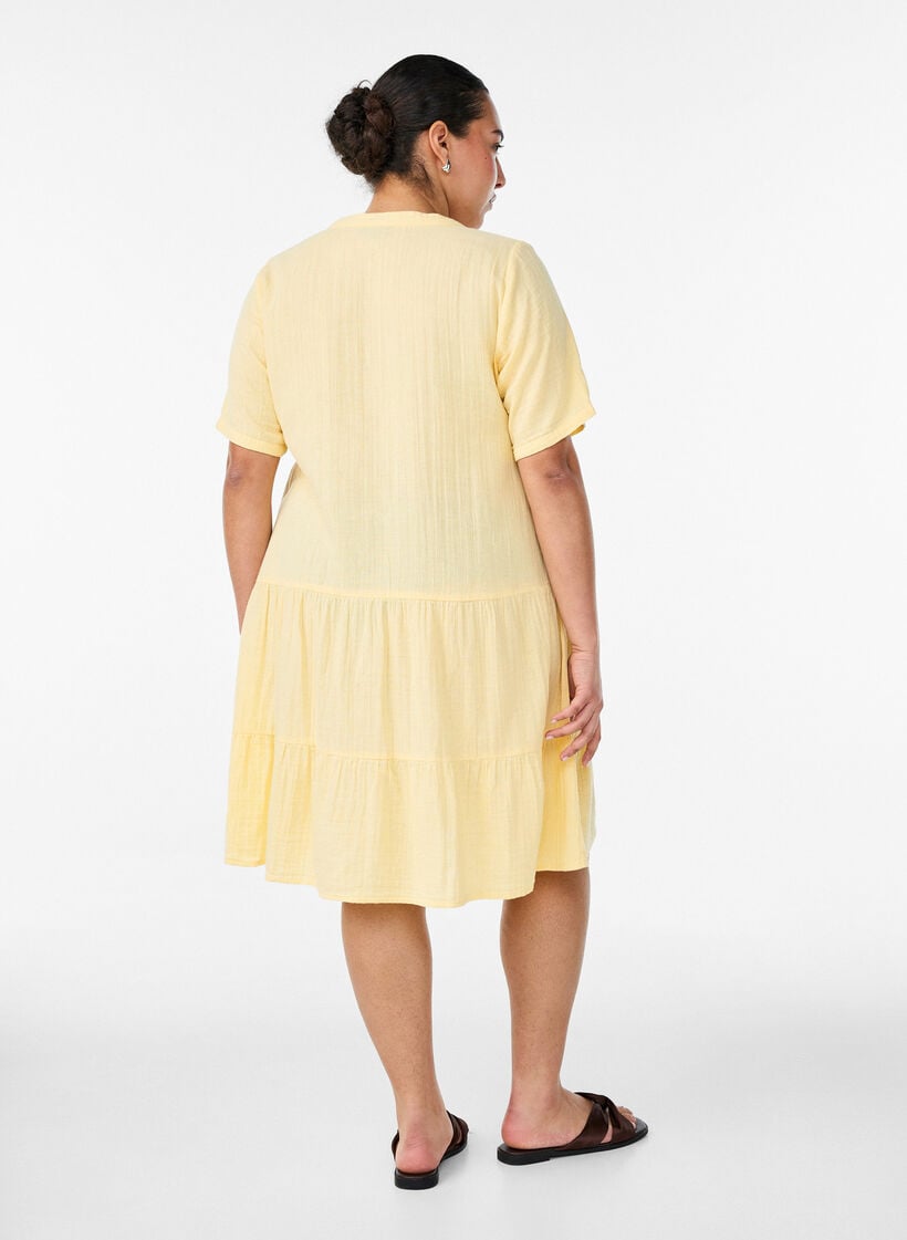 Robe courte &eacute;vas&eacute;e en mousseline de coton, Jaune clair, Model image number 2