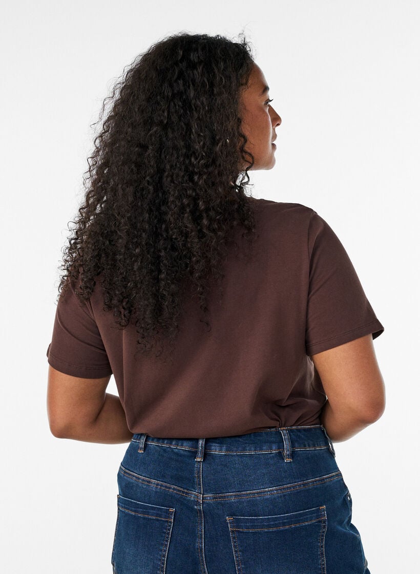 Basic t-shirt in effen kleur met katoen, Bruin, Model image number 2