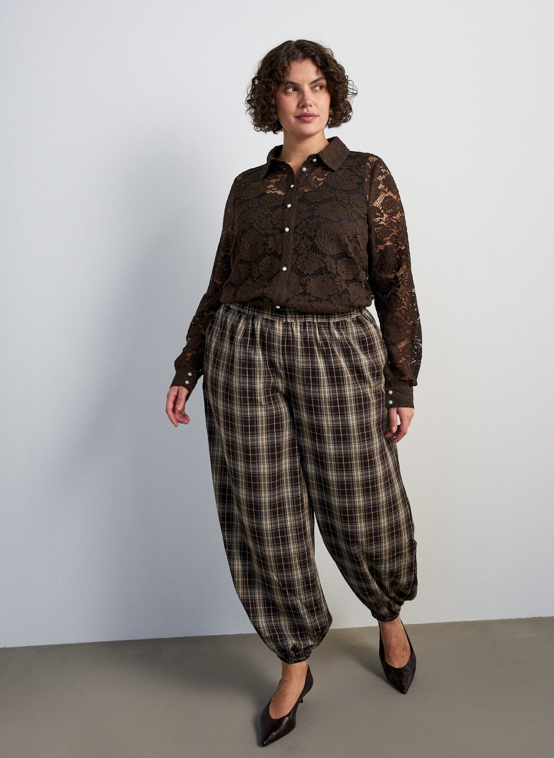 ZizziKanten shirt met parelknopen, Bruin, Model image number 1