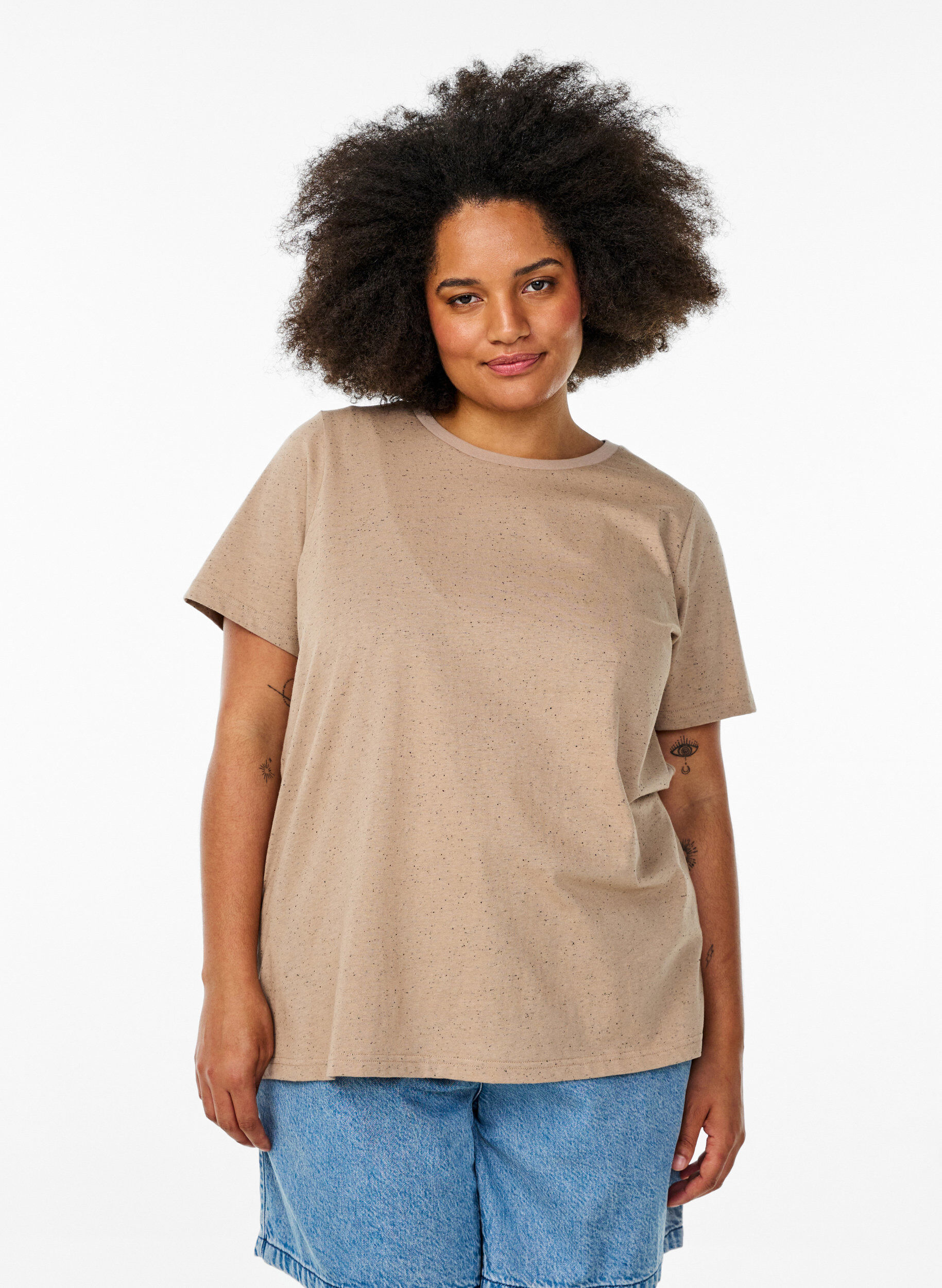 T-shirt en coton avec col rond, Beige, Model