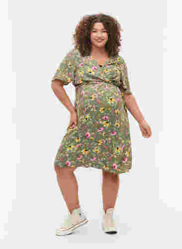 Robe de maternité en viscose avec cache-cœur, Green Flower Print, Model image number 2