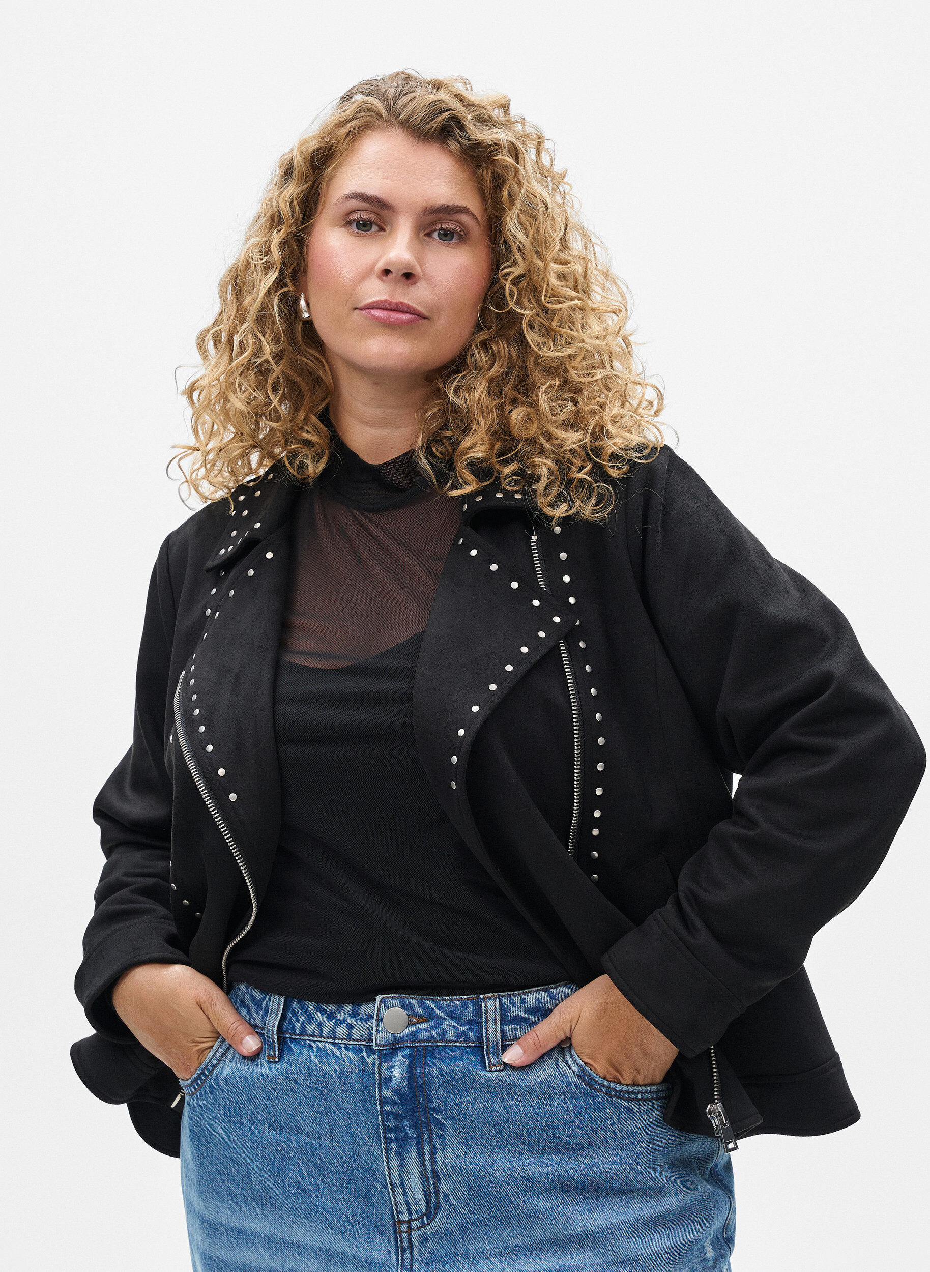 Imitatie su&egrave;de bikerjack met studs, Zwart, Model