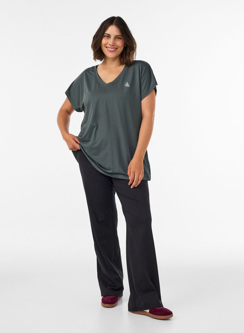 Losvallend trainings-T-shirt met V-hals, Groen, Model image number 1