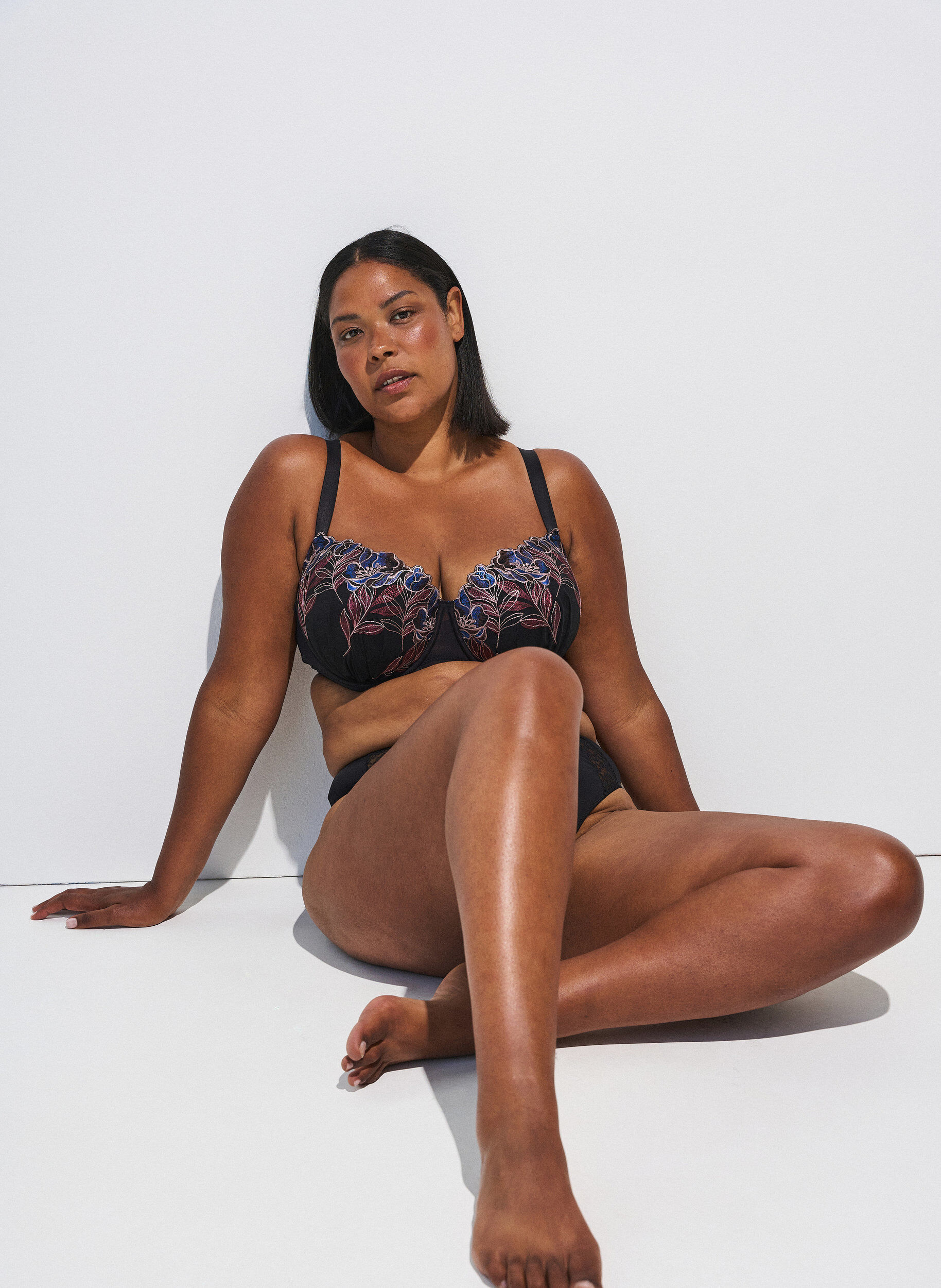 ZizziSoutien-gorge moul&eacute; avec broderie florale, Noir, Image image number 0