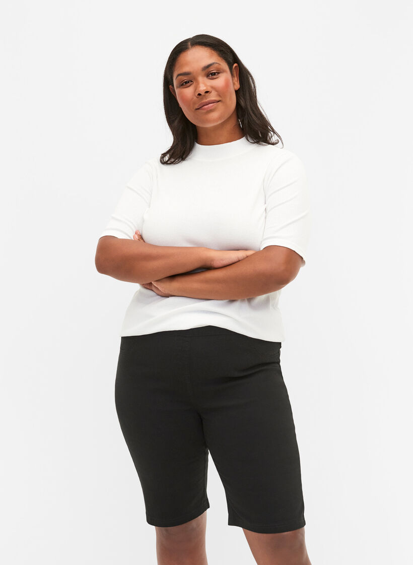 Short moulant avec poches arrière, Black, Model image number 0