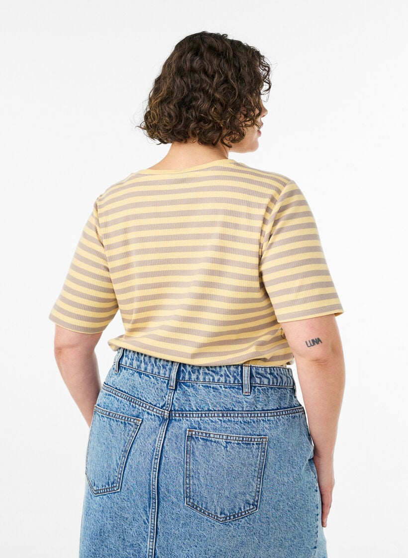 Gestreept T-shirt met geribbelde textuur, Geel, Model image number 2