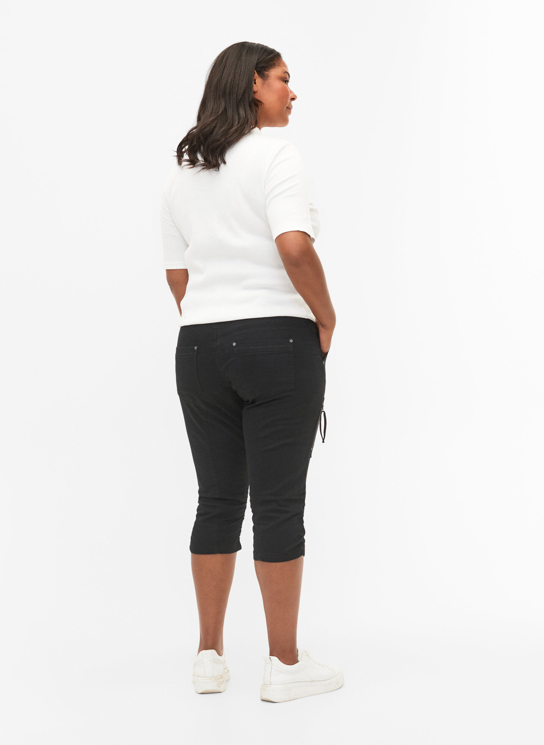 ZizziSlim fit capri jeans met zakken, Zwart, Model image number 1