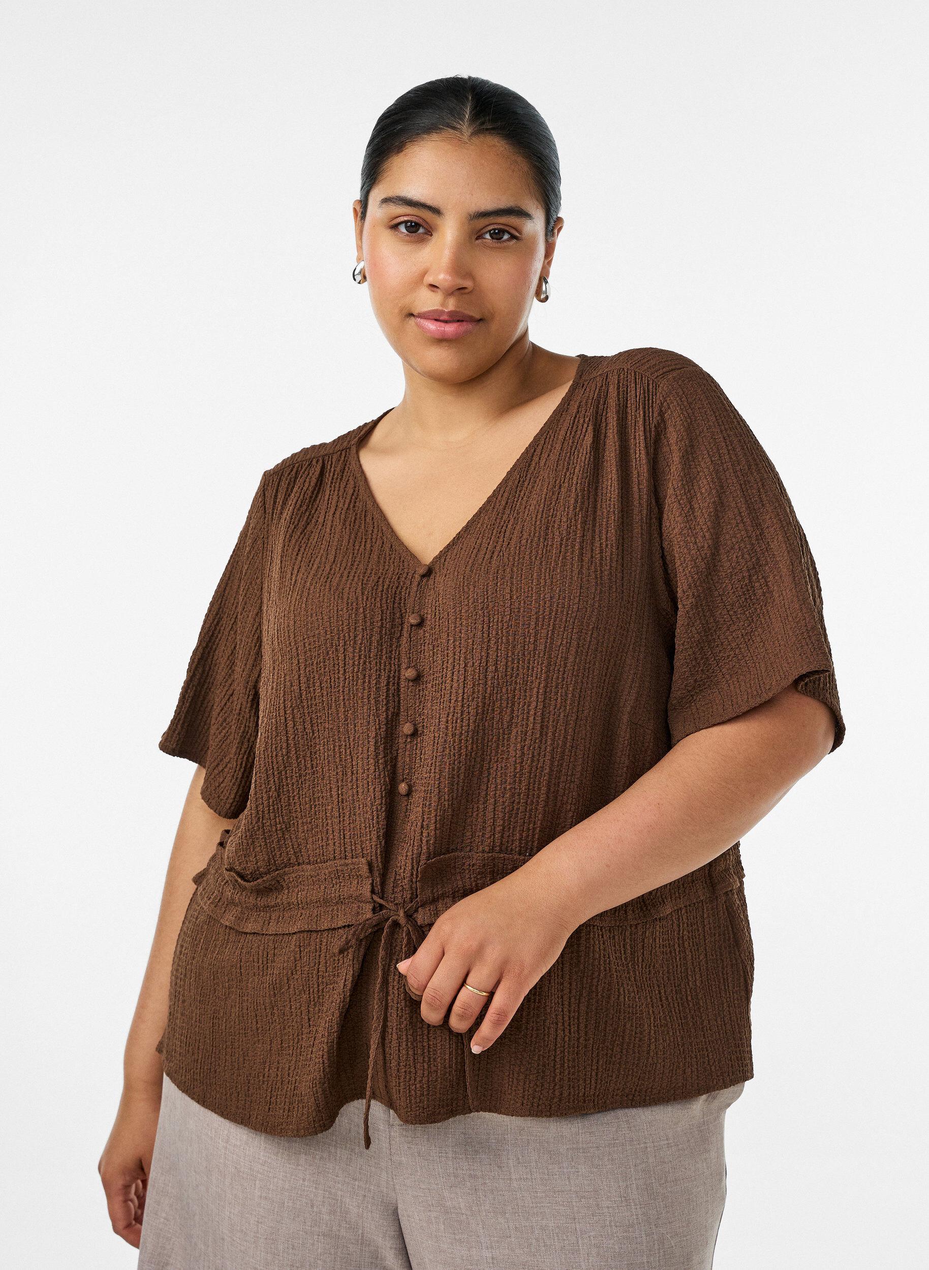 ZizziBlouse avec texture et lien &agrave; la taille, Marron, Model image number 0