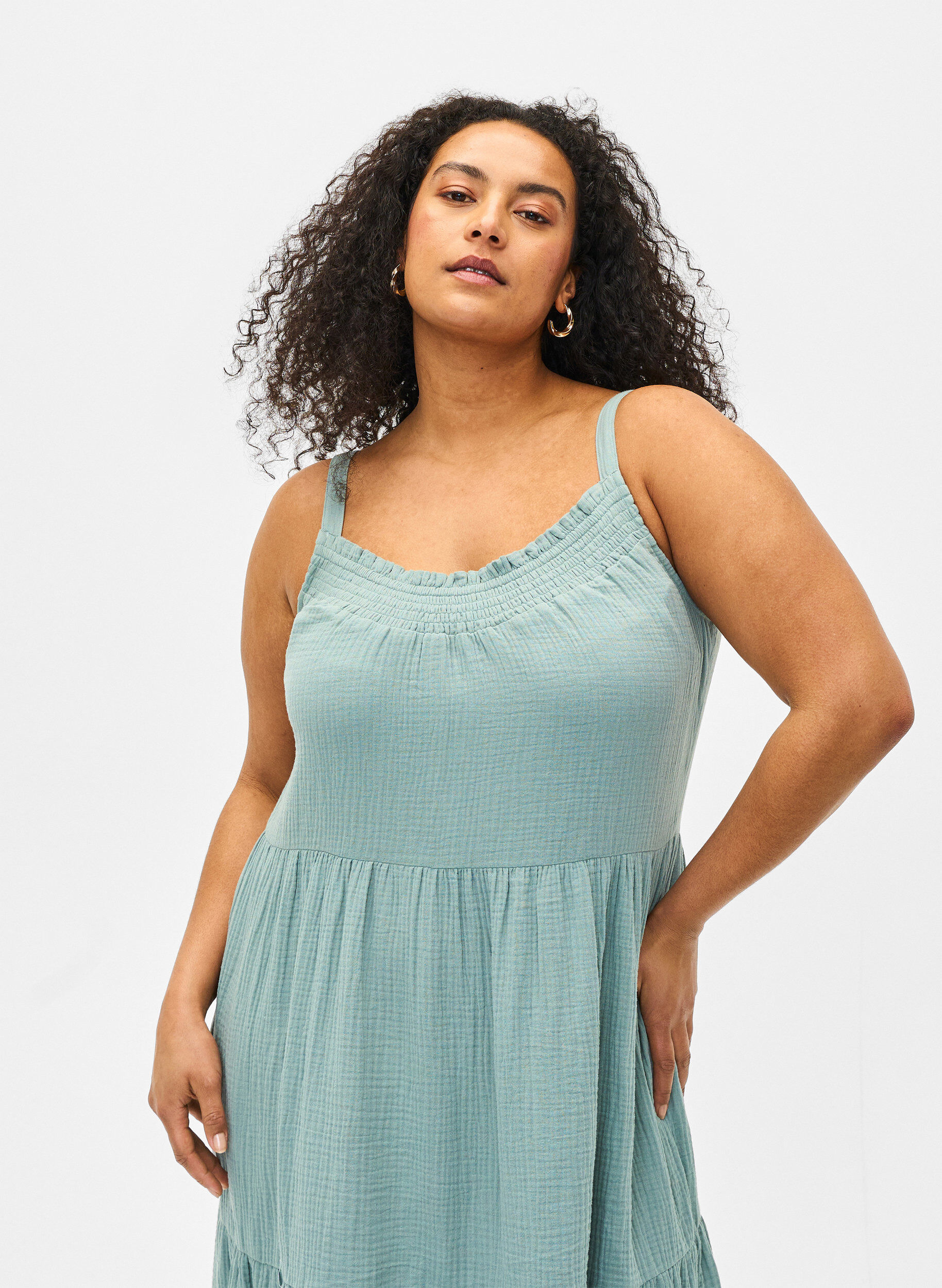 Zizzi Robe simple &agrave; bretelles en coton, Chinois Green, Model image number 2