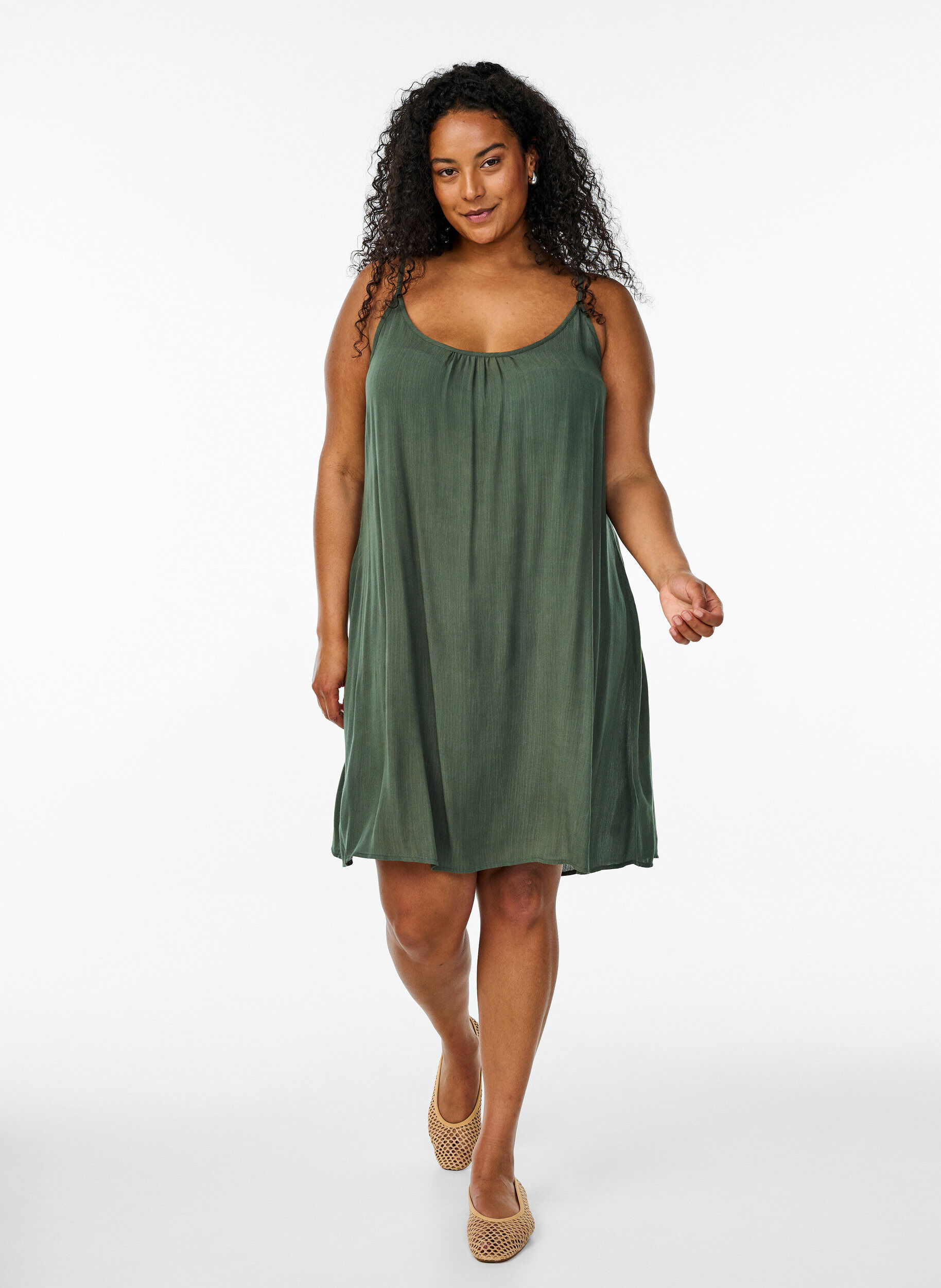 Zizzi Robe en viscose &agrave; n&oelig;uds de couleur unie, Vert, Model image number 1