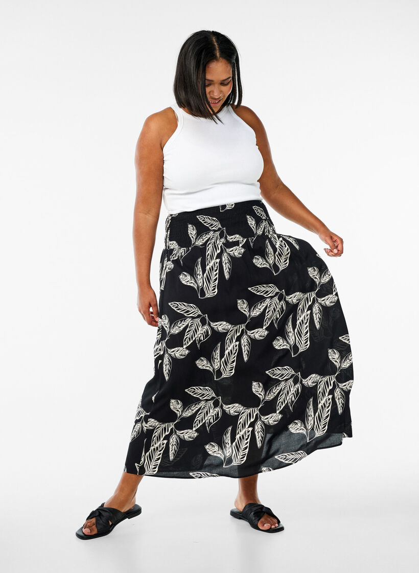 Maxi rok in viscose met smokwerk, Zwart, Model image number 2