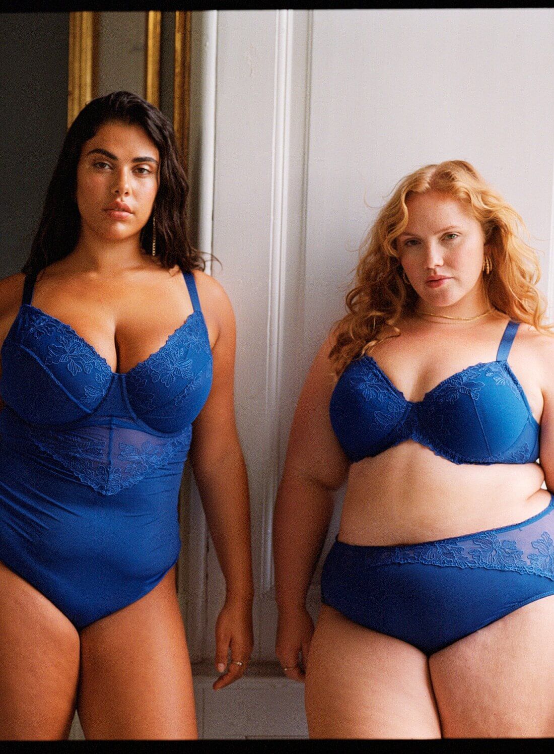 Zizzi Ensemble en dentelle bleue avec body assorti, , Model