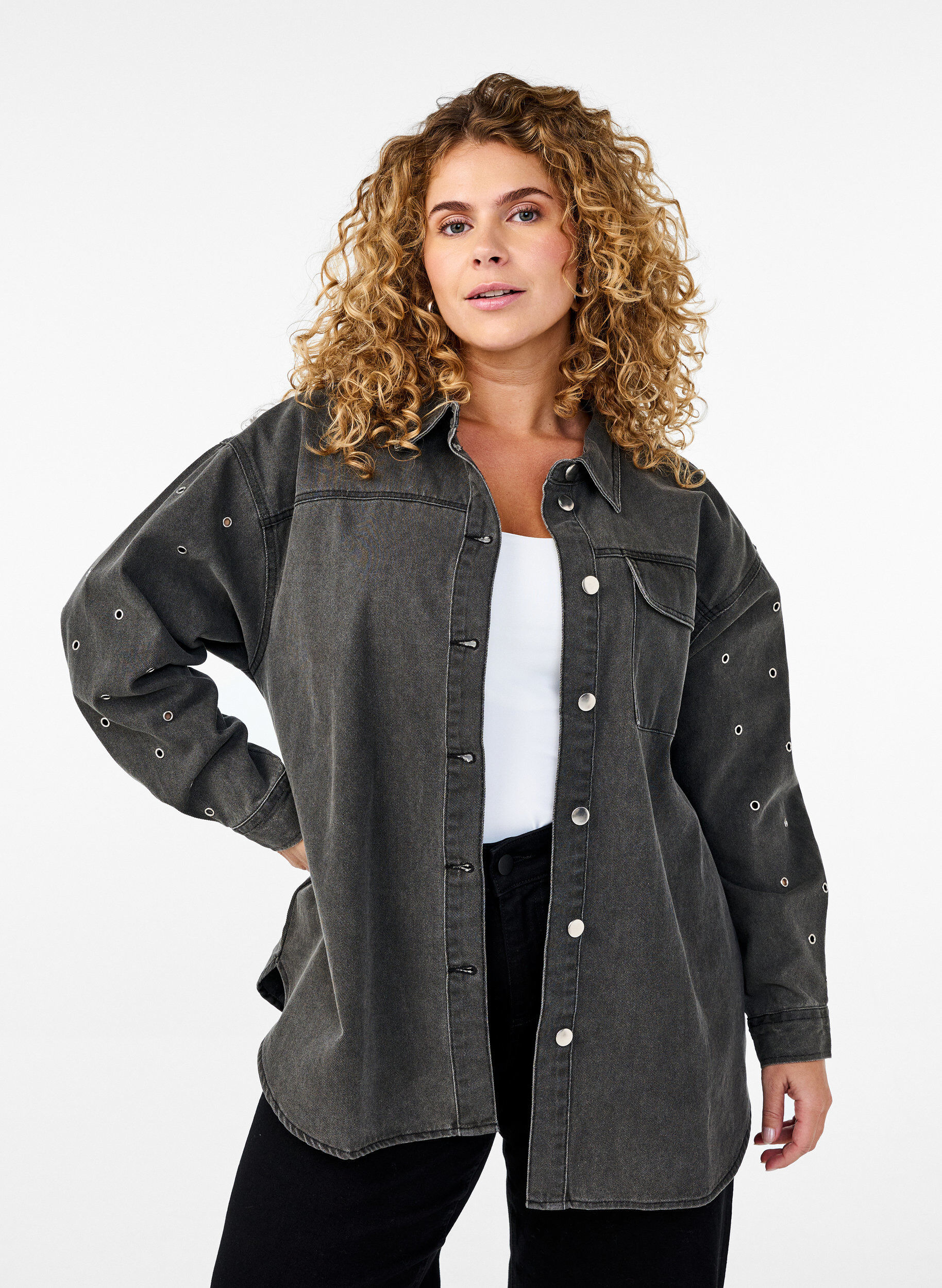 Zizzi Chemise en jean avec &oelig;illets sur les manches, Grey Denim, Model image number 0