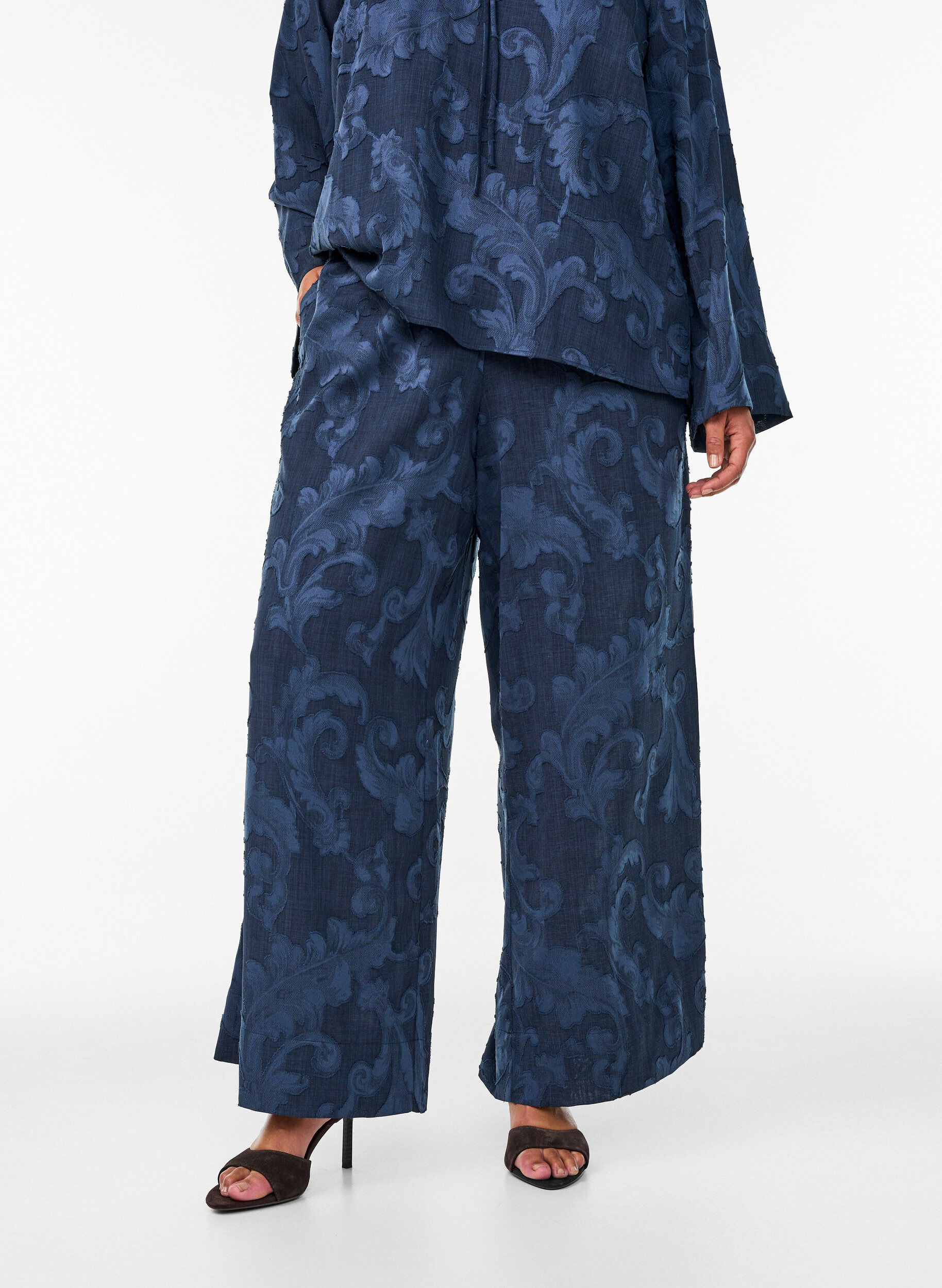 ZizziLosse broek met een gestructureerd ton-sur-ton patroon, Blauw, Model image number 2