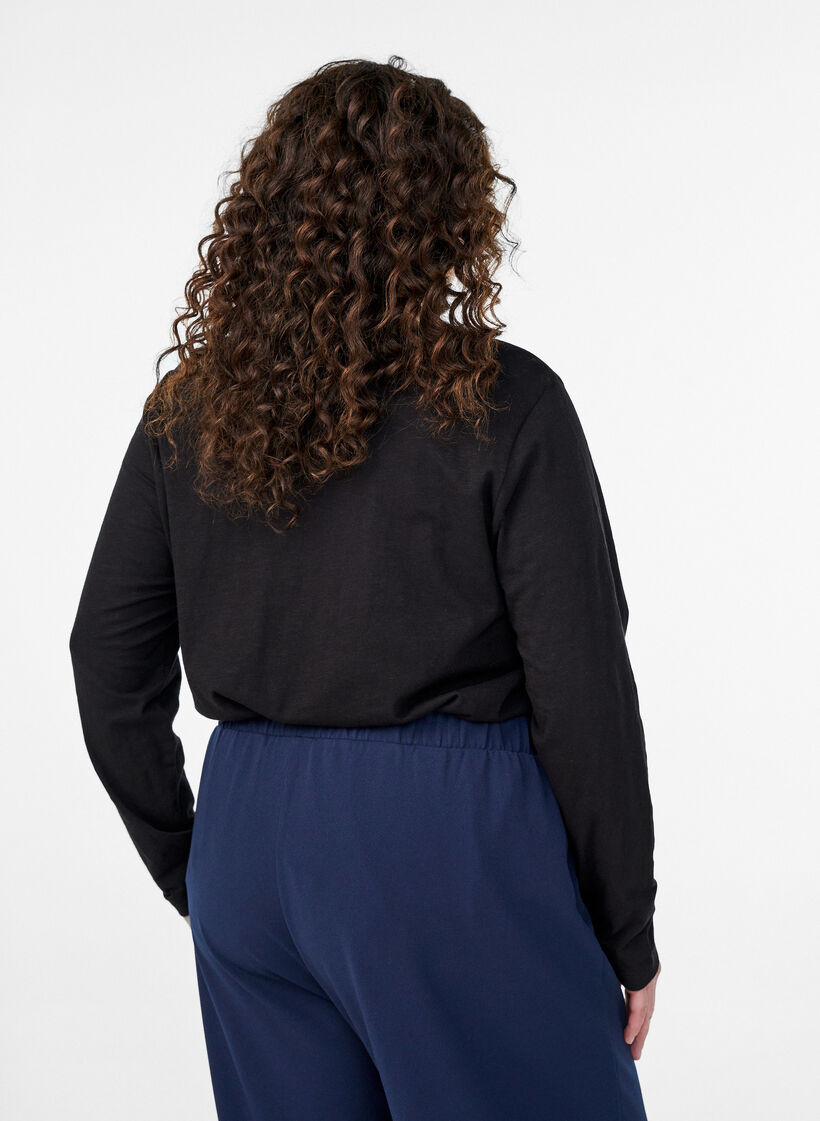 T-shirt met lange mouwen, V-hals en knopen, Zwart, Model image number 2