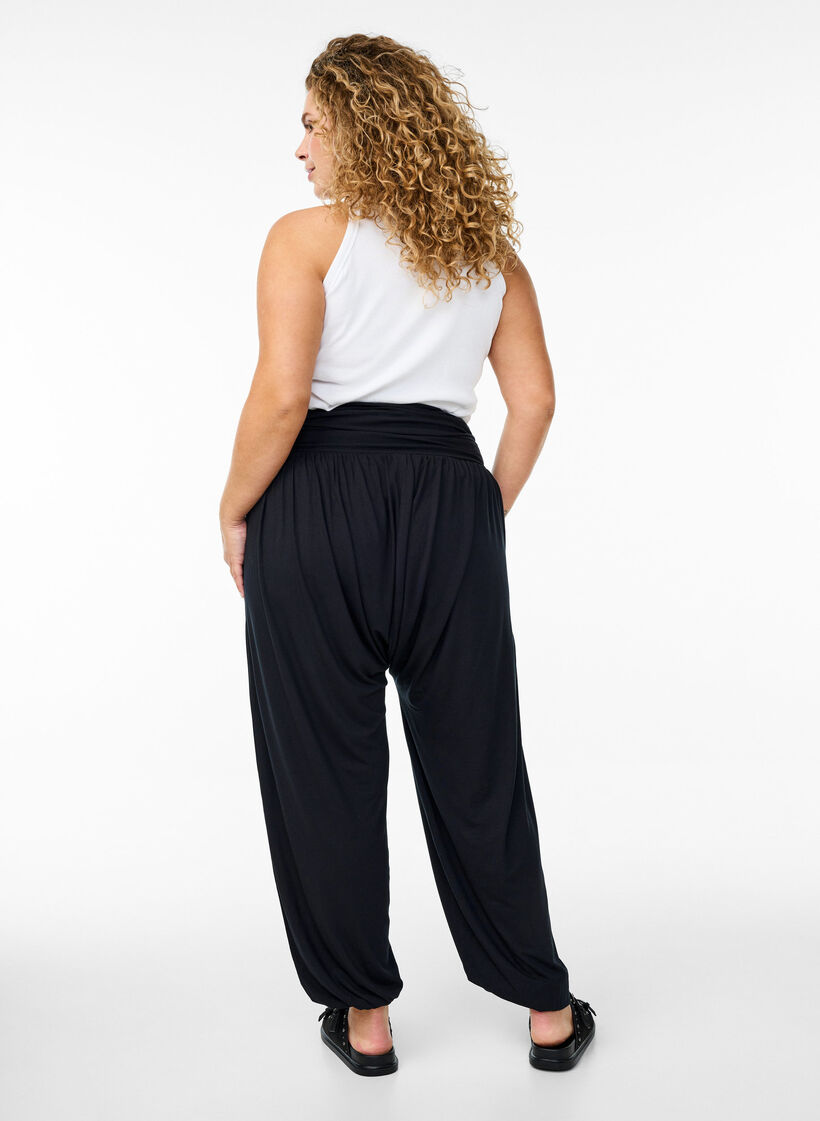 Pantalon sarouel ample, Noir, Model image number 1