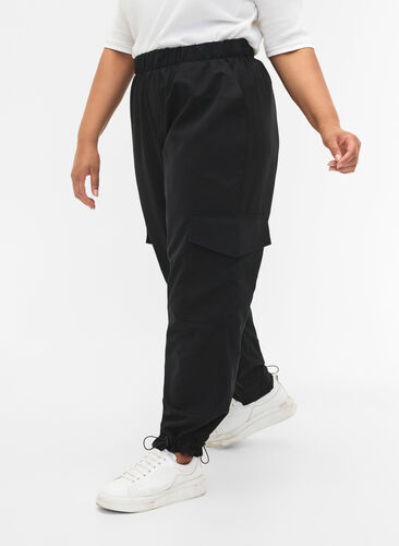 Pantalon cargo court avec élastique réglable, Black, Model image number 2