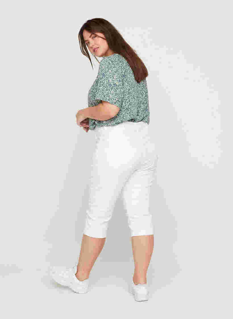 Jean coupe slim Emily capri, Bright White, Model image number 2