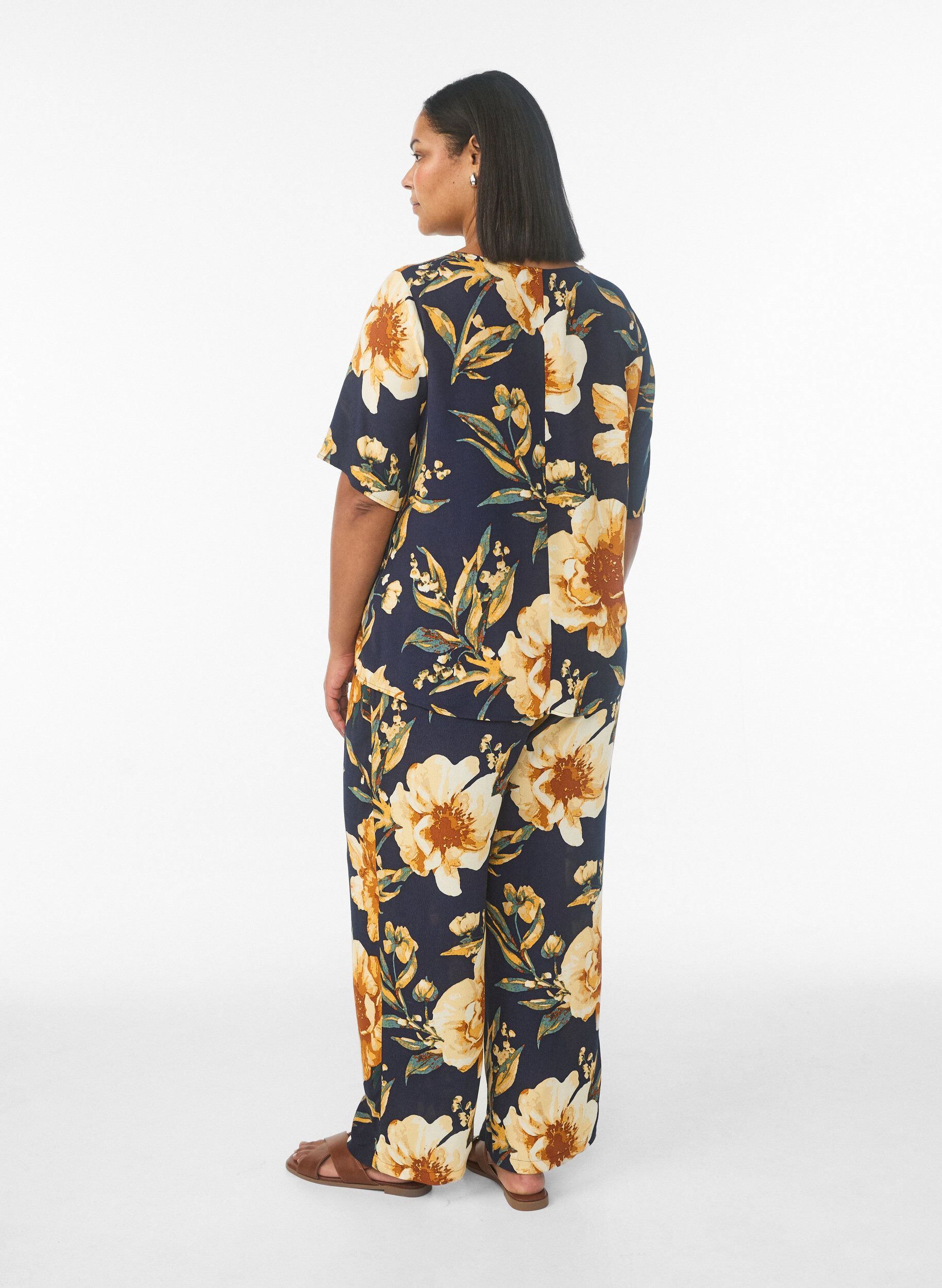 Zizzi Pantalon ample en viscose avec imprim&eacute;, Bleu, Model image number 1