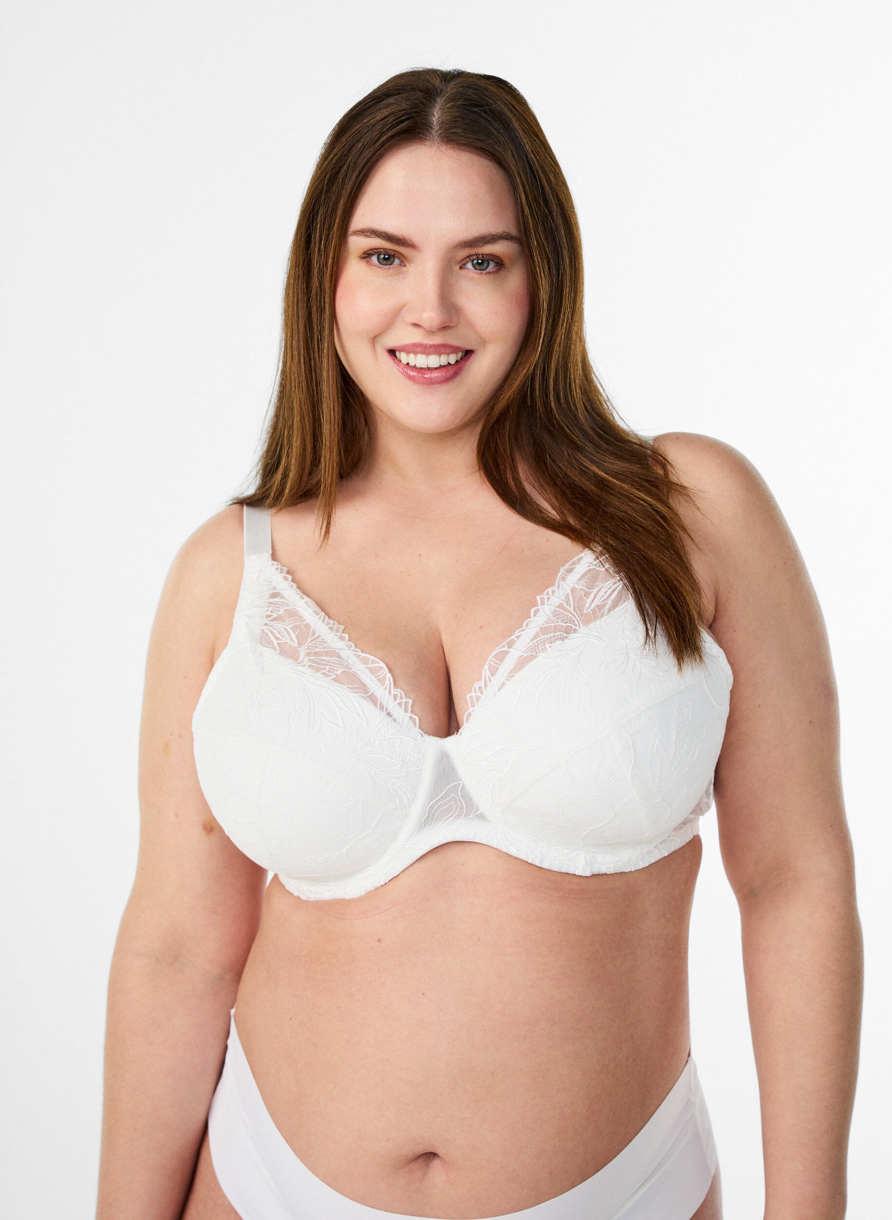 Soutien-gorge rembourr&eacute; en dentelle avec armatures, Blanc, Model