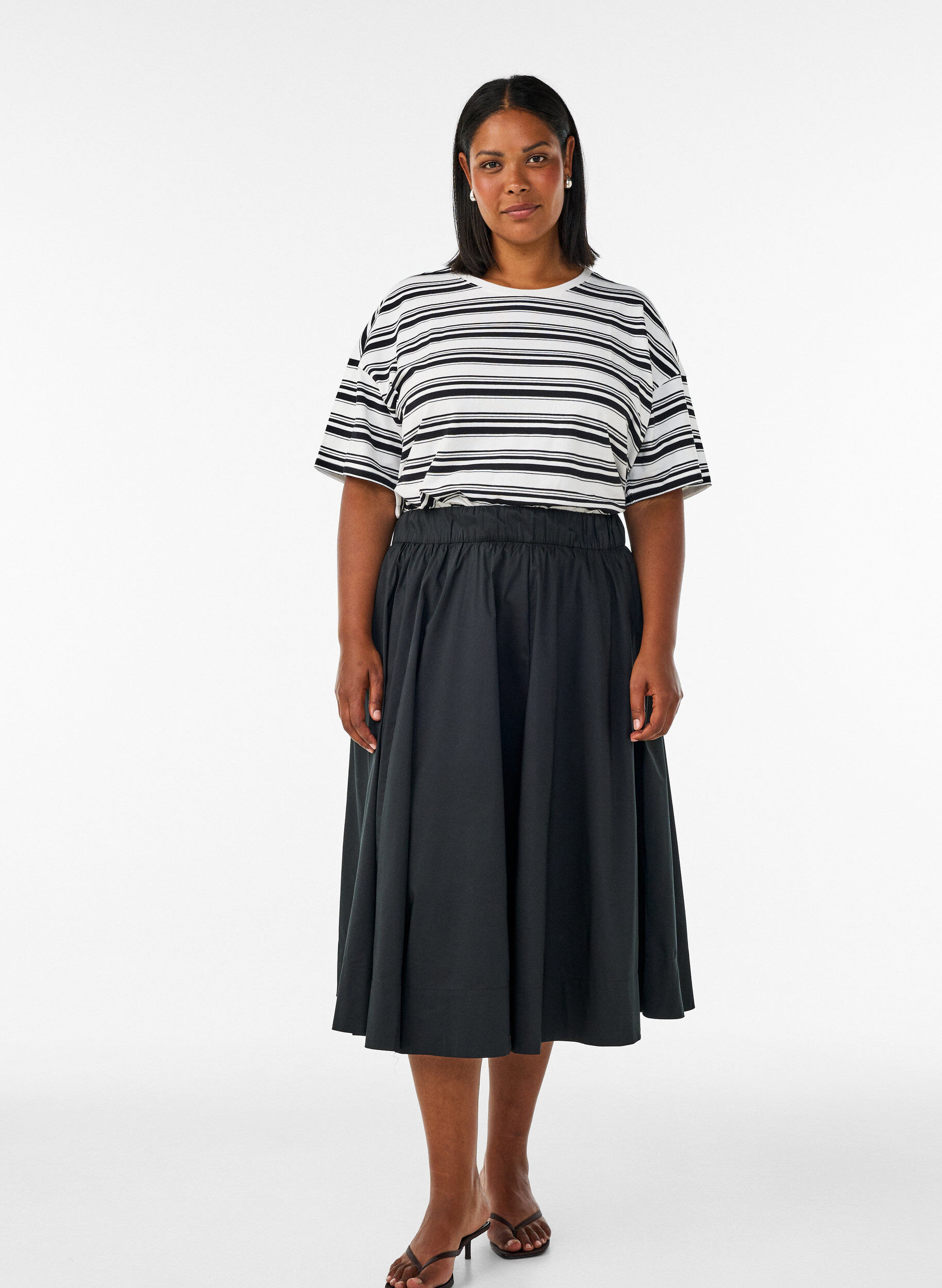 ZizziJupe midi ample &agrave; coupe &eacute;vas&eacute;e, Noir, Model image number 1