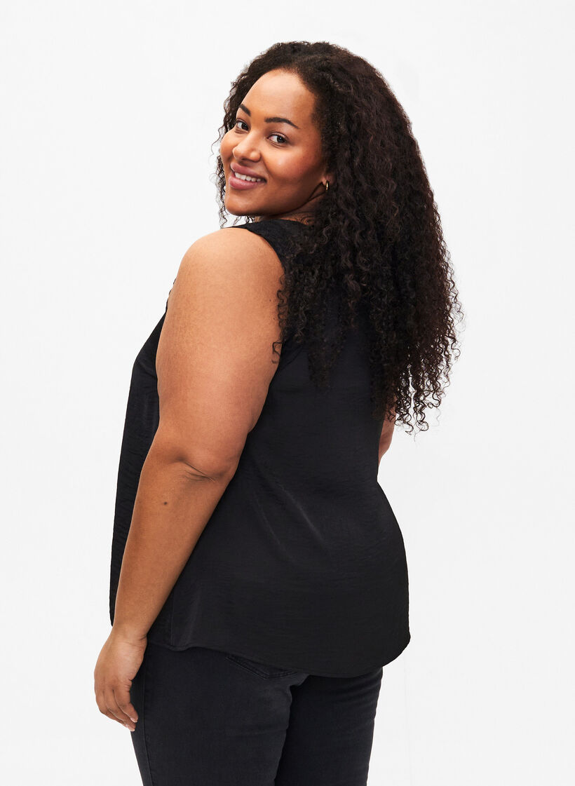 Haut avec dentelle et détail de croix, Black, Model image number 1