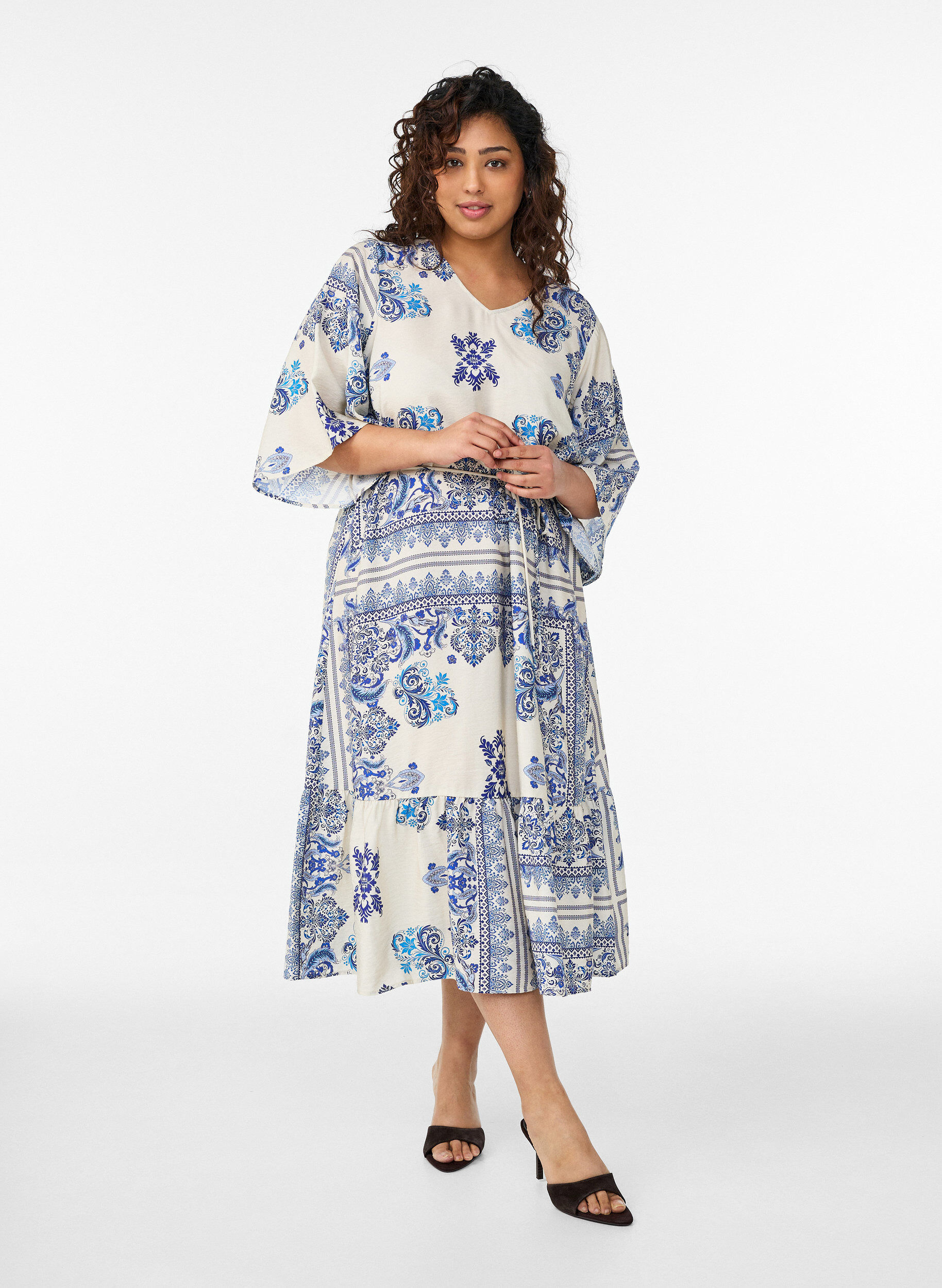 Zizzi Robe midi imprim&eacute;e en viscose avec ceinture &agrave; nouer, Bleu, Model image number 0