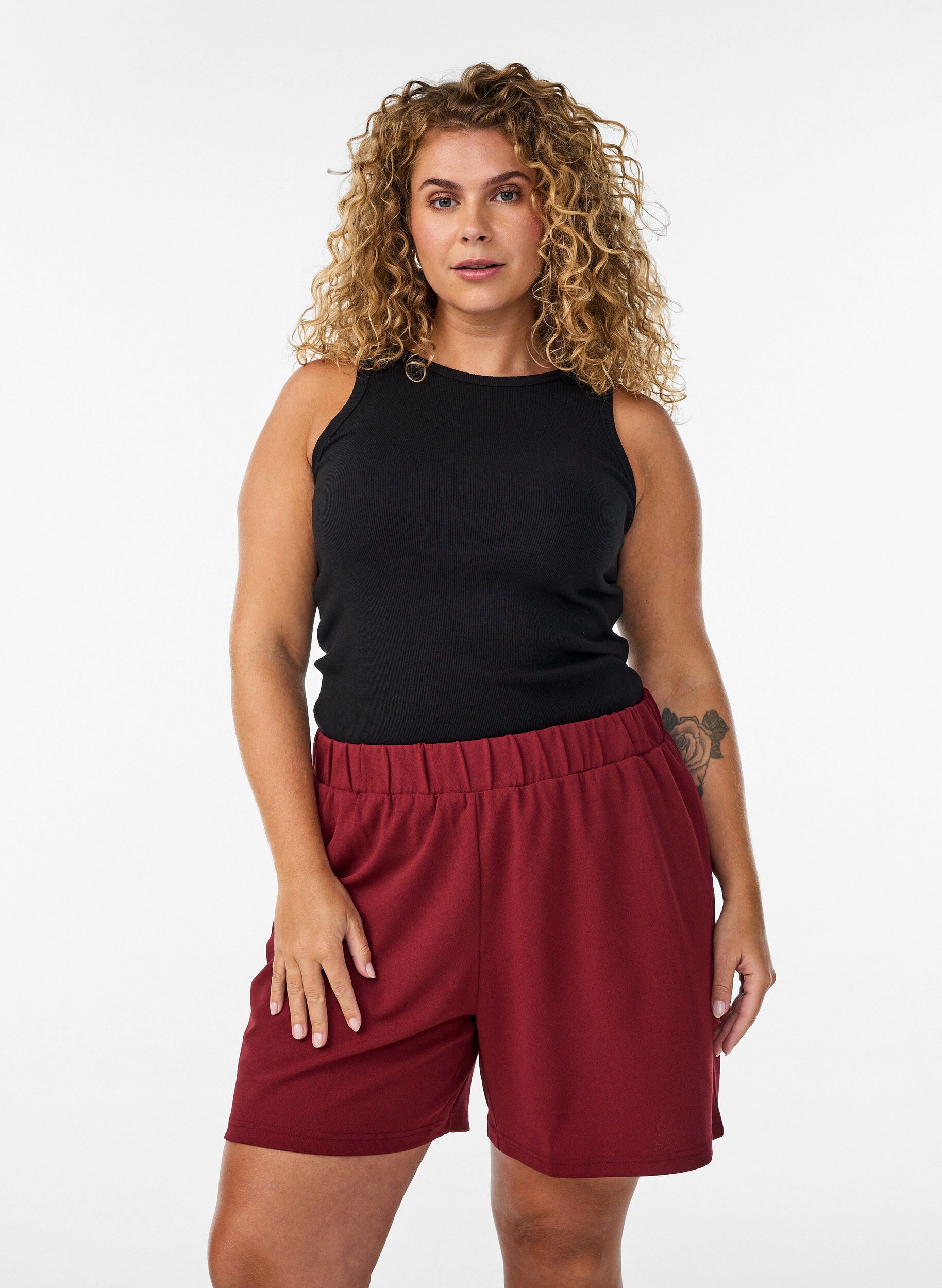 Korte broek met losse pasvorm en zakken, Donker Bordeaux, Model