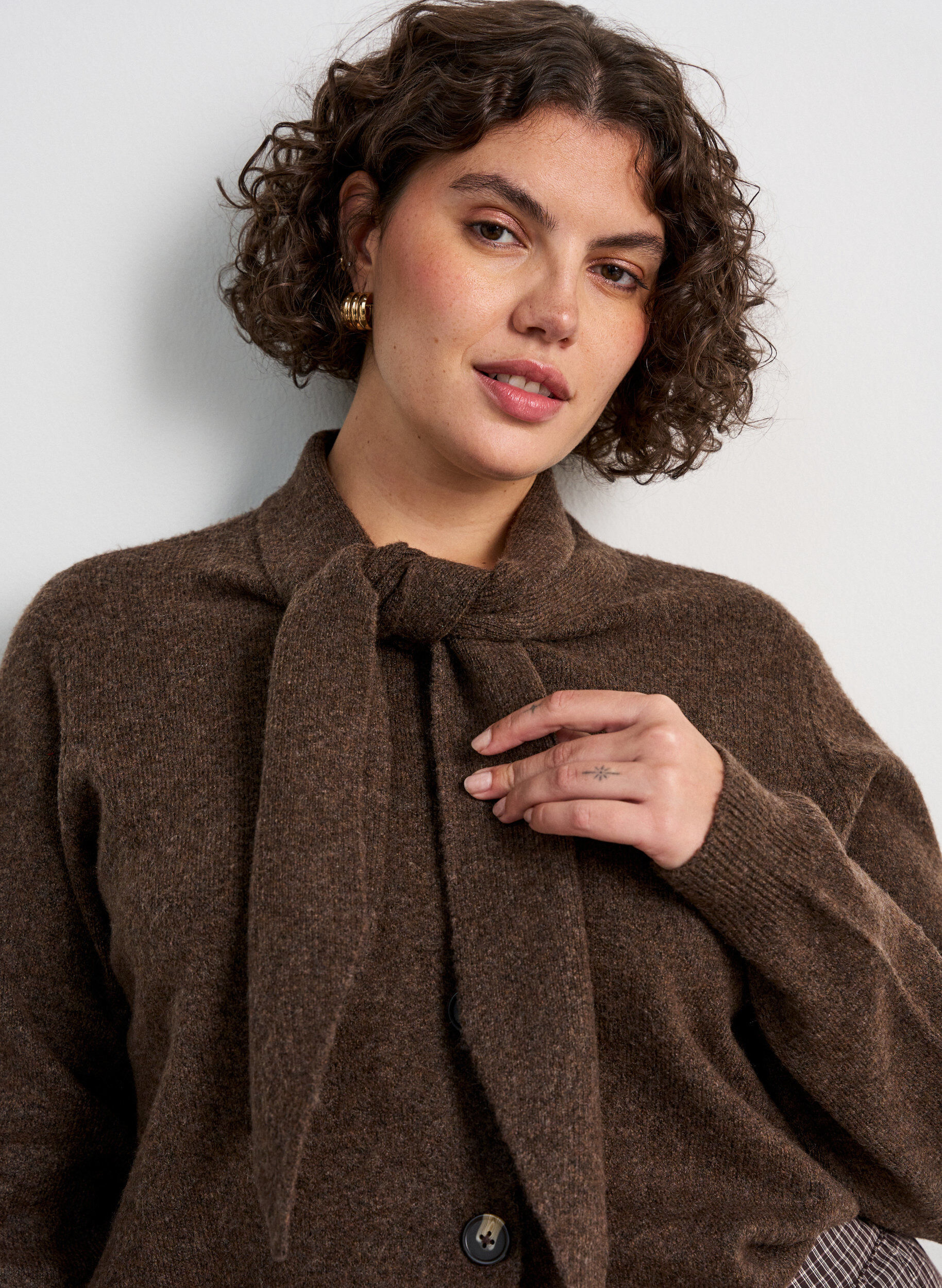 ZizziCardigan avec n&oelig;uds et boutons, Marron, Model image number 3