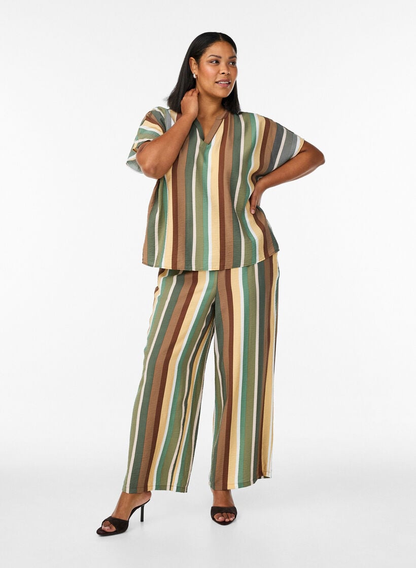 Chemisier en viscose ray&eacute; &agrave; manches courtes, Marron, Model image number 1