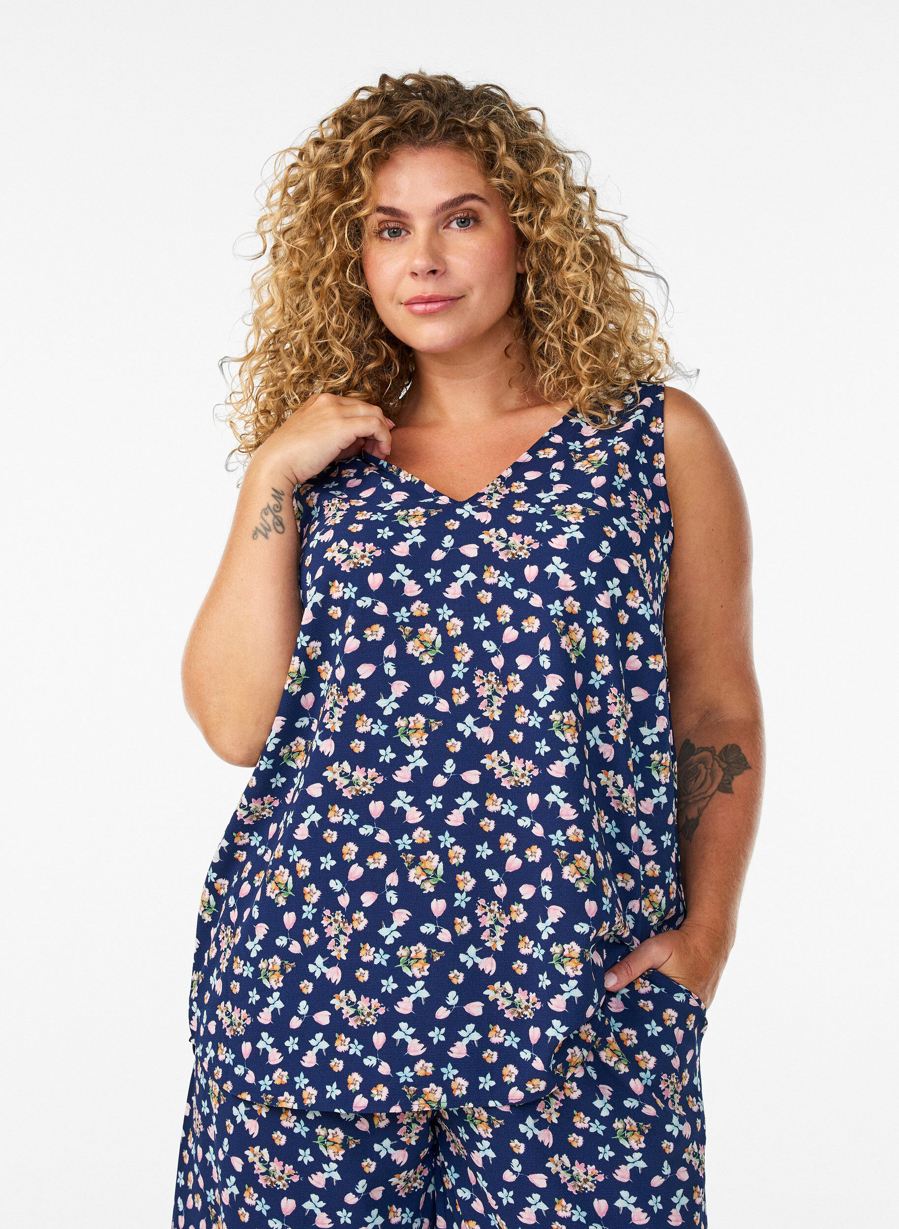 Top met print en V-hals, Blauw, Model